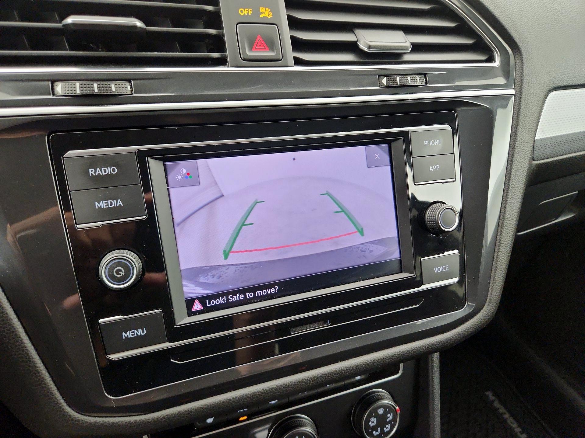 Thumbnail: 2023 Volkswagen Tiguan - 14