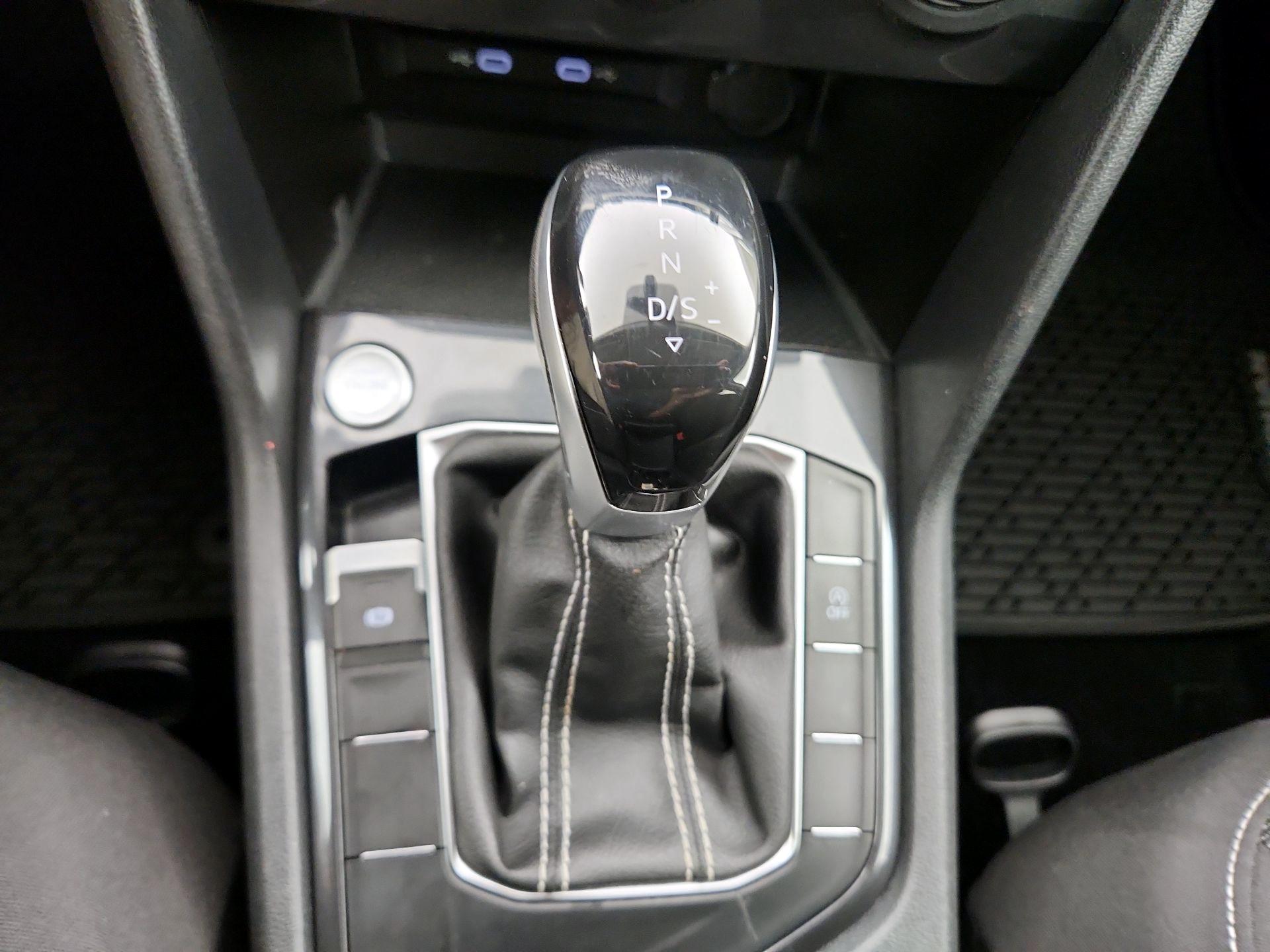 Thumbnail: 2023 Volkswagen Tiguan - 17