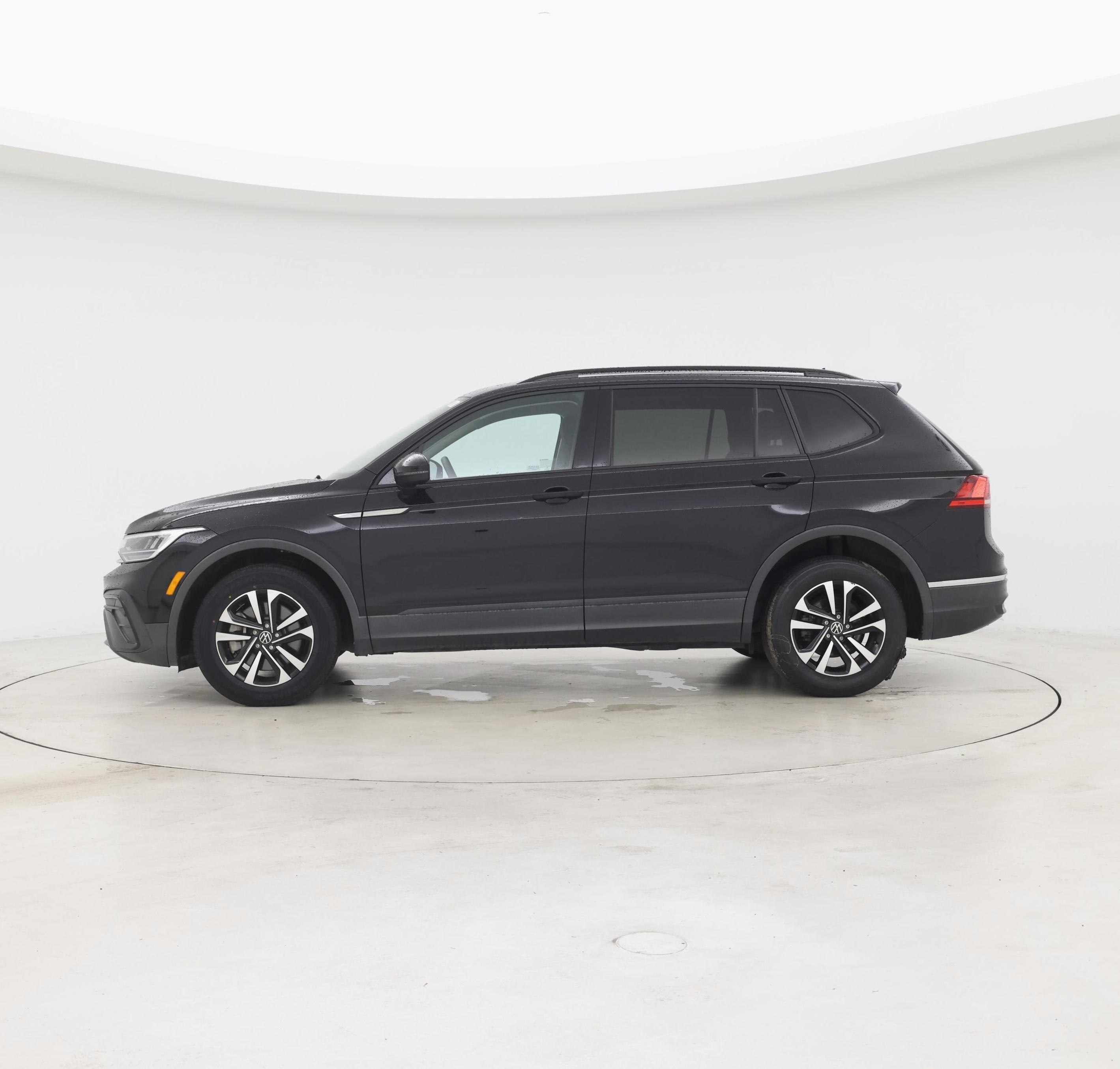 Thumbnail: 2023 Volkswagen Tiguan - 3