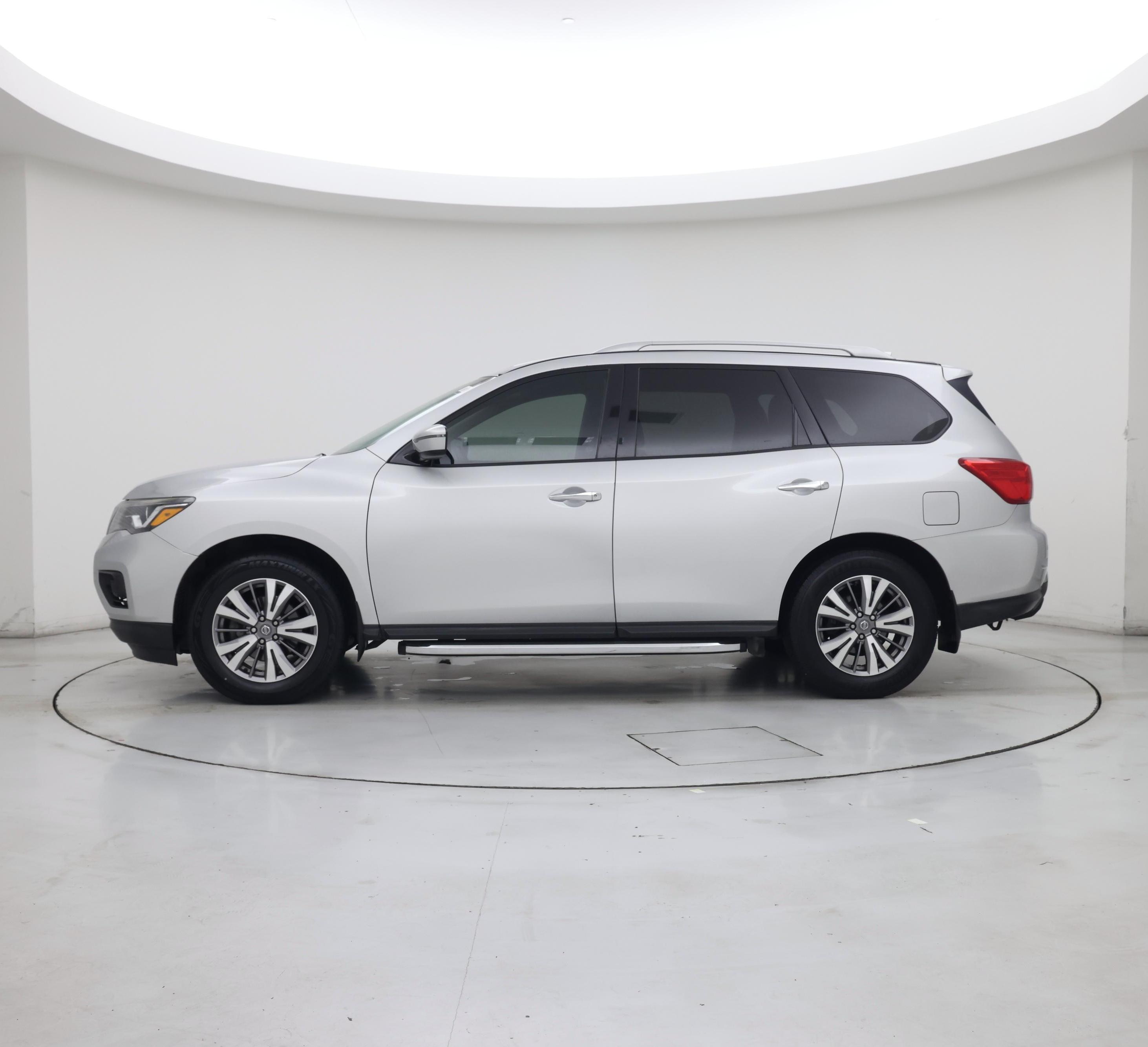 Thumbnail: 2020 Nissan Pathfinder - 3