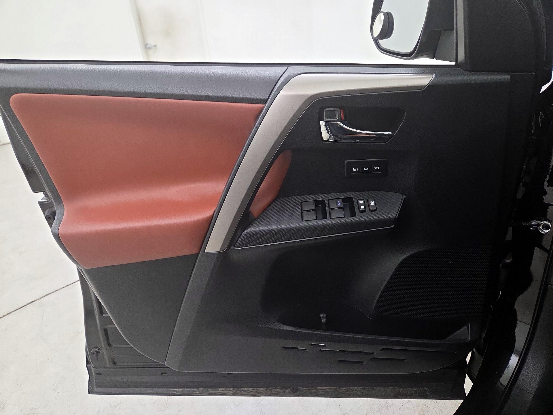 Thumbnail: 2015 Toyota RAV4 - 12