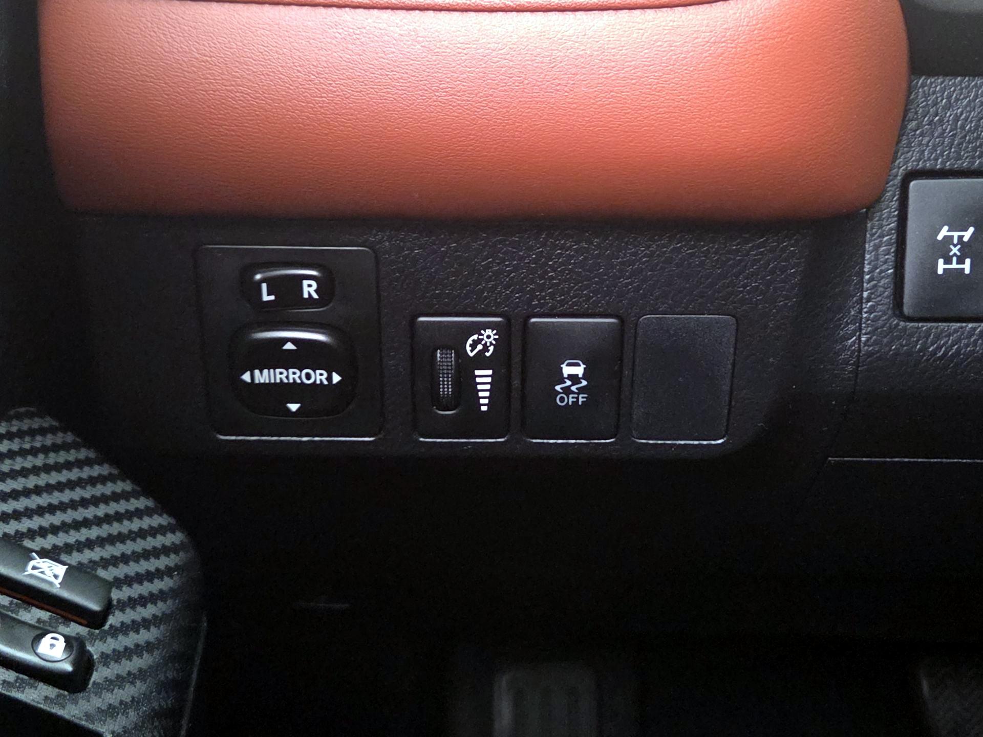 Thumbnail: 2015 Toyota RAV4 - 13