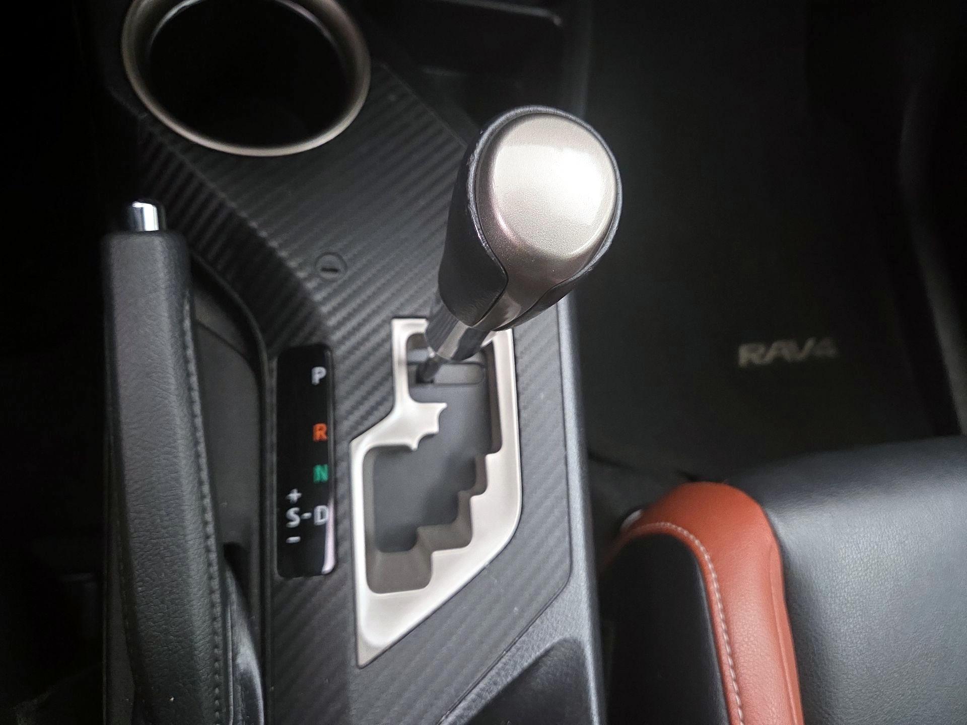 Thumbnail: 2015 Toyota RAV4 - 17