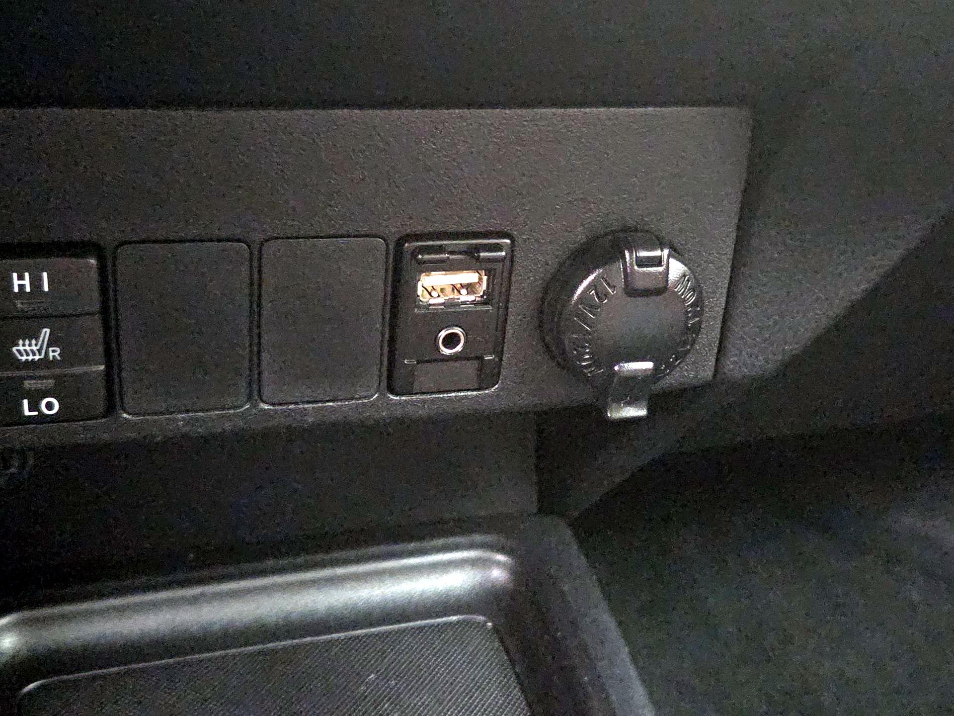 Thumbnail: 2015 Toyota RAV4 - 18