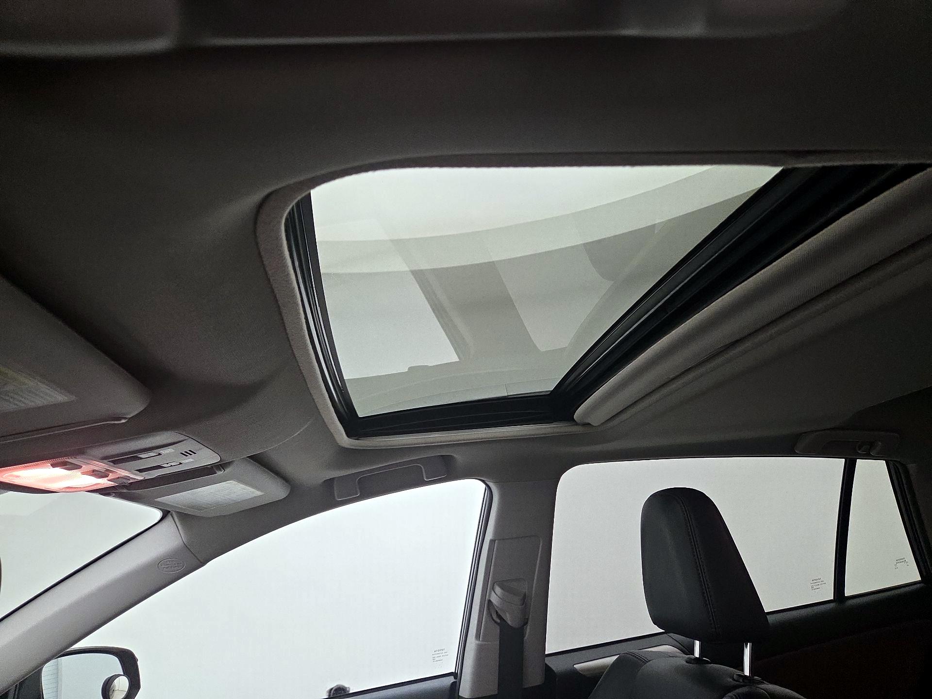 Thumbnail: 2015 Toyota RAV4 - 19