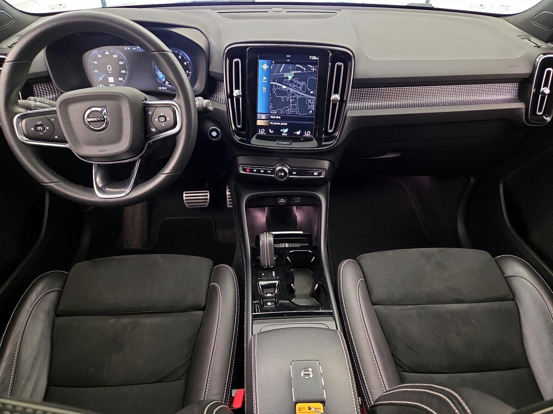 Thumbnail: 2022 Volvo XC40 - 9