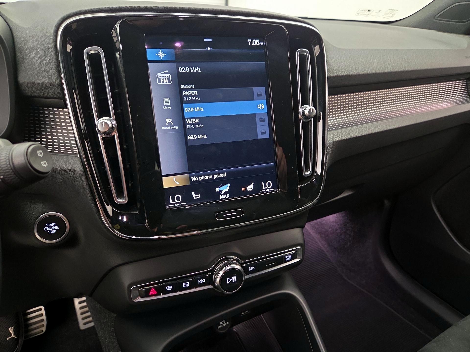 Thumbnail: 2022 Volvo XC40 - 16