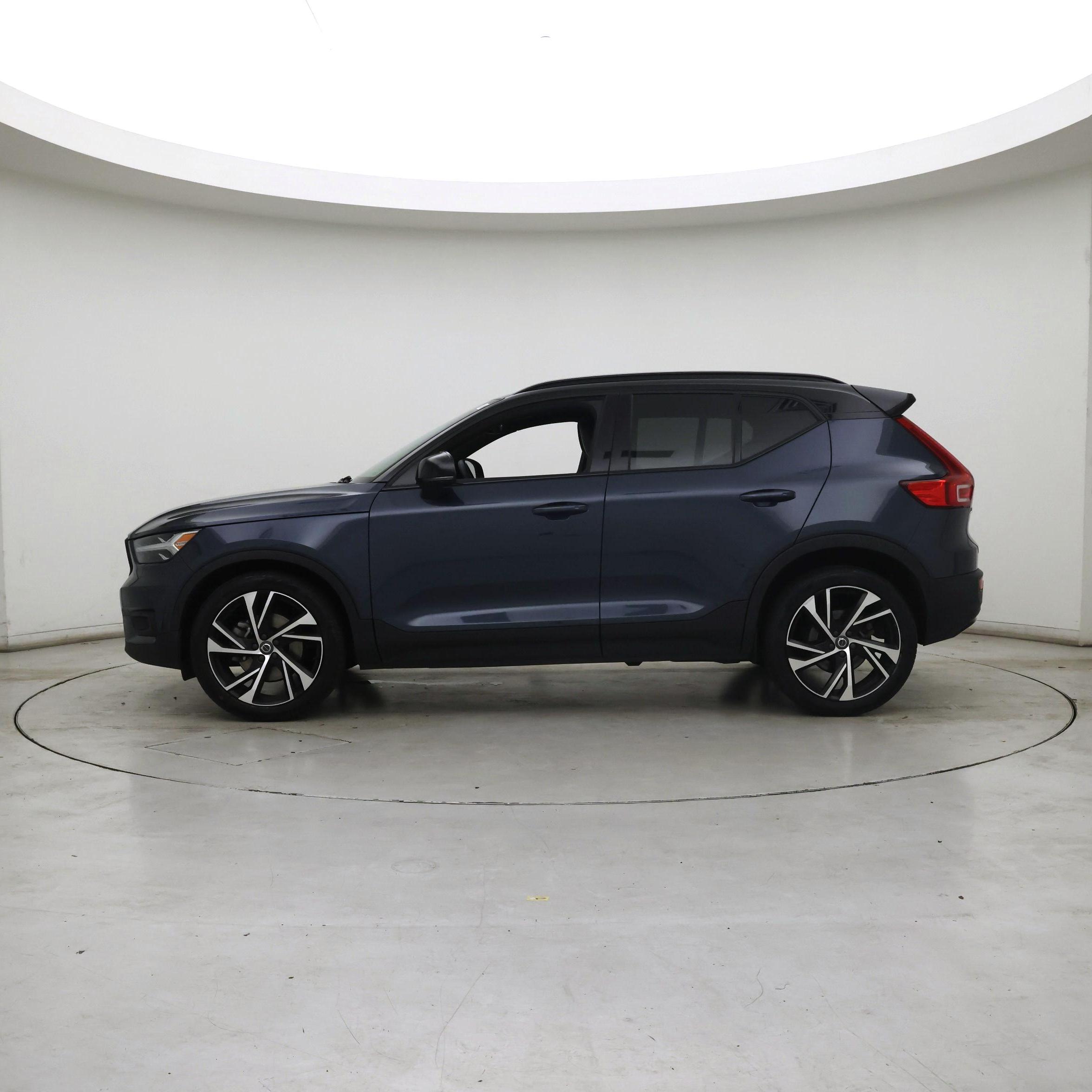 Thumbnail: 2022 Volvo XC40 - 3
