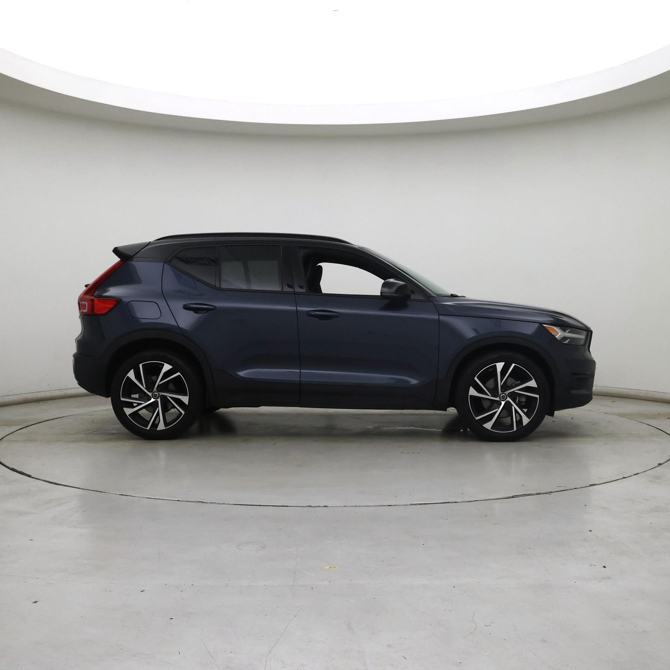 Thumbnail: 2022 Volvo XC40 - 7