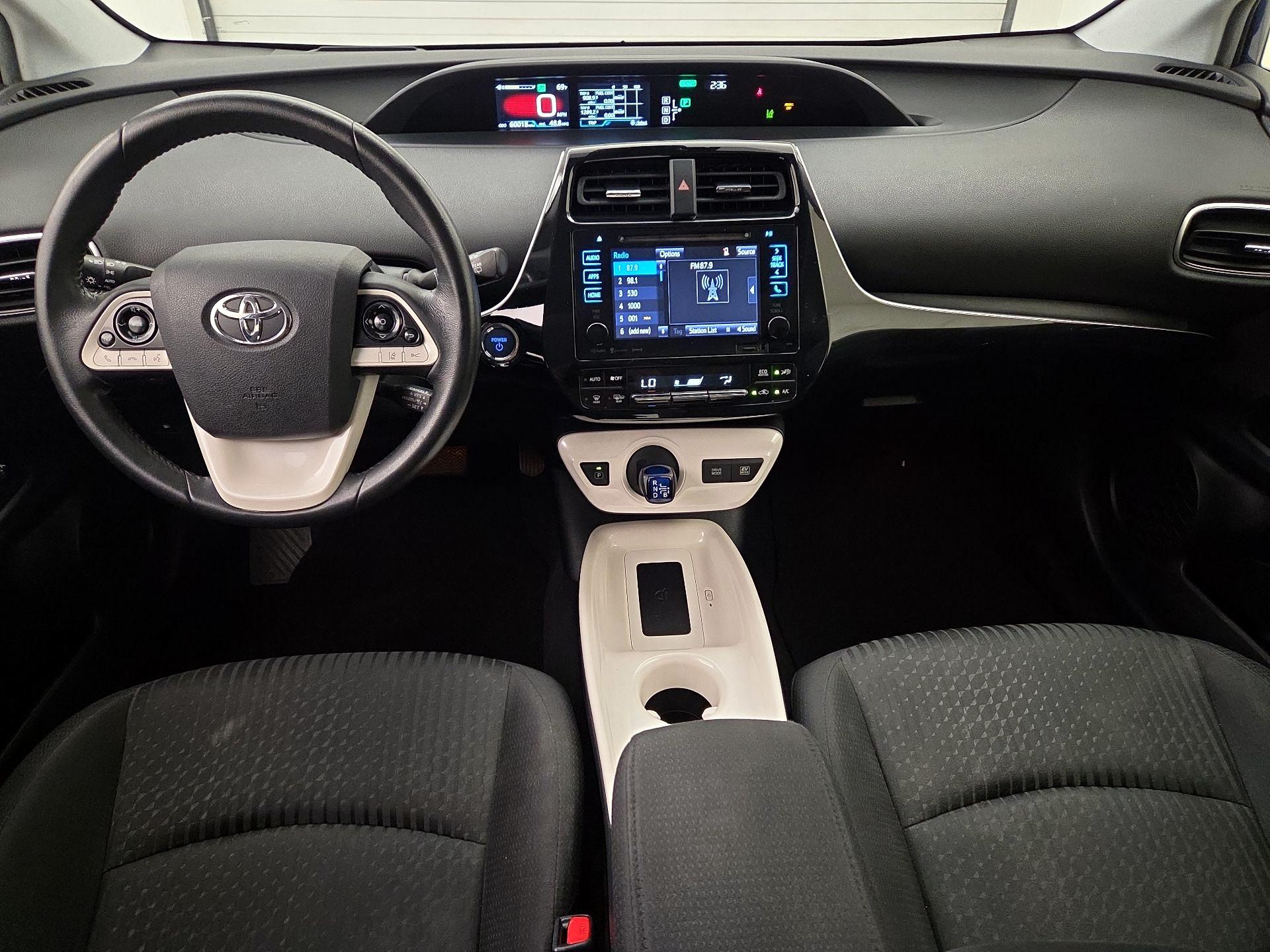 Thumbnail: 2016 Toyota Prius - 9