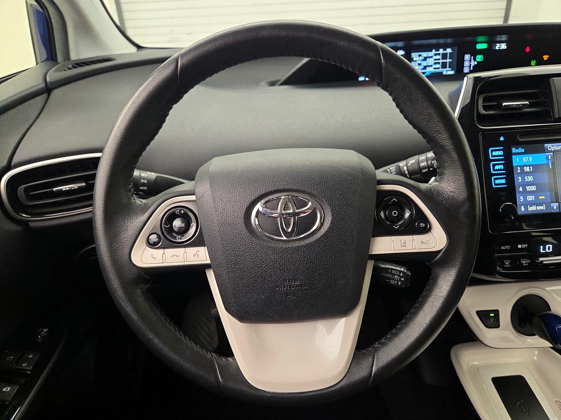 Thumbnail: 2016 Toyota Prius - 10