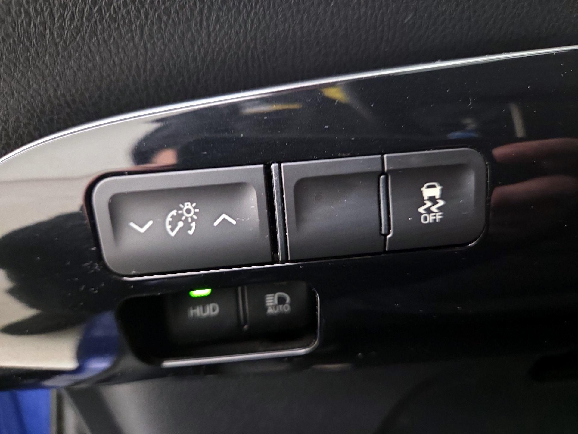 Thumbnail: 2016 Toyota Prius - 13