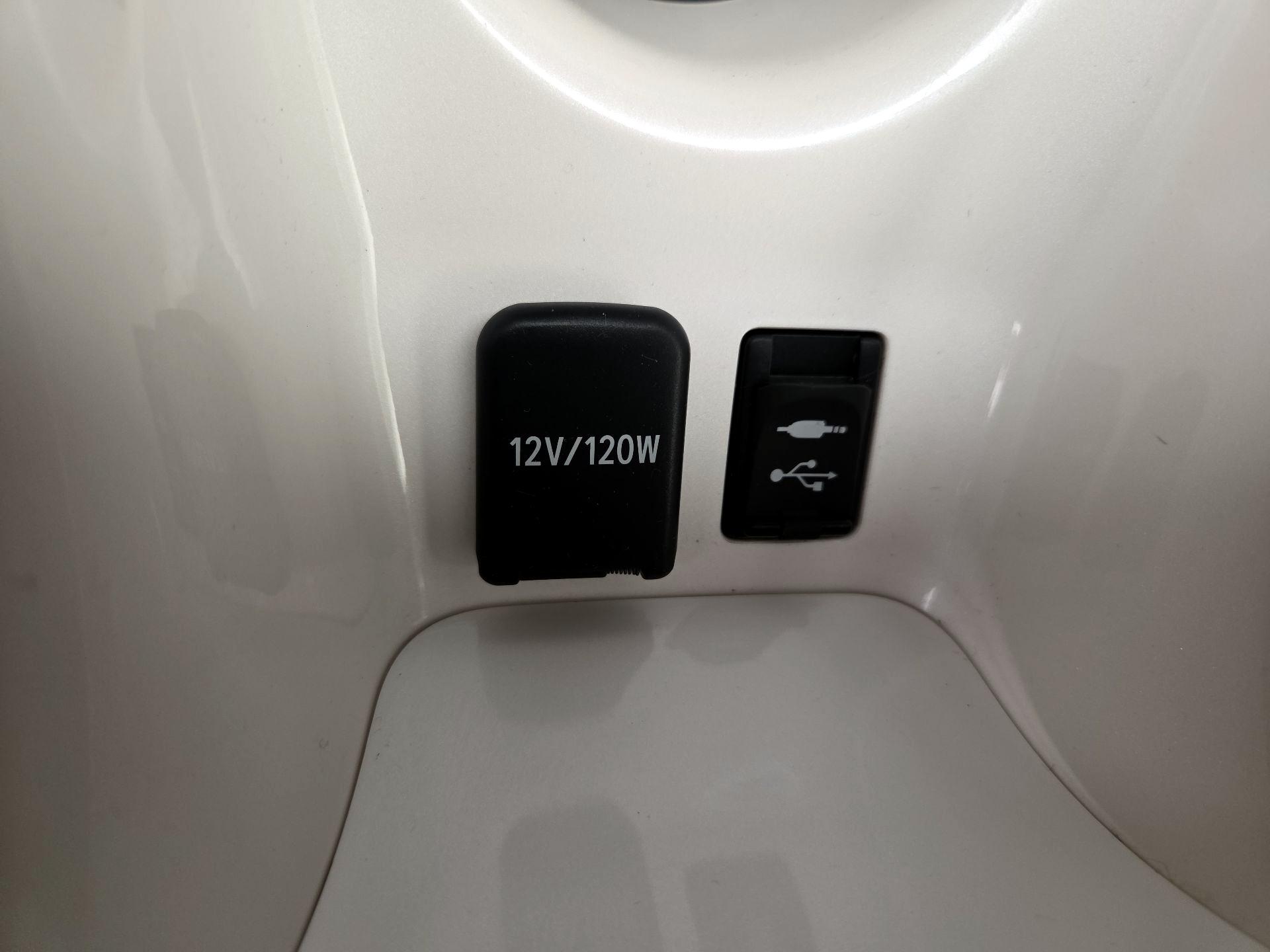 Thumbnail: 2016 Toyota Prius - 18