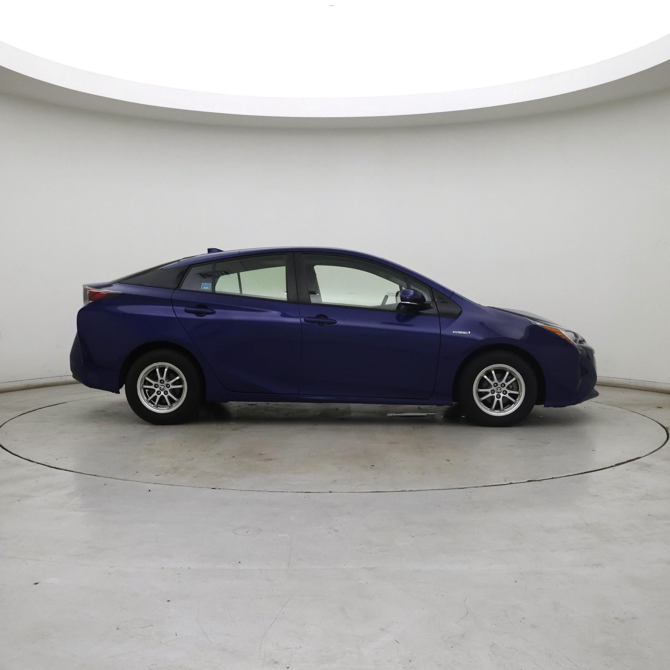 Thumbnail: 2016 Toyota Prius - 7