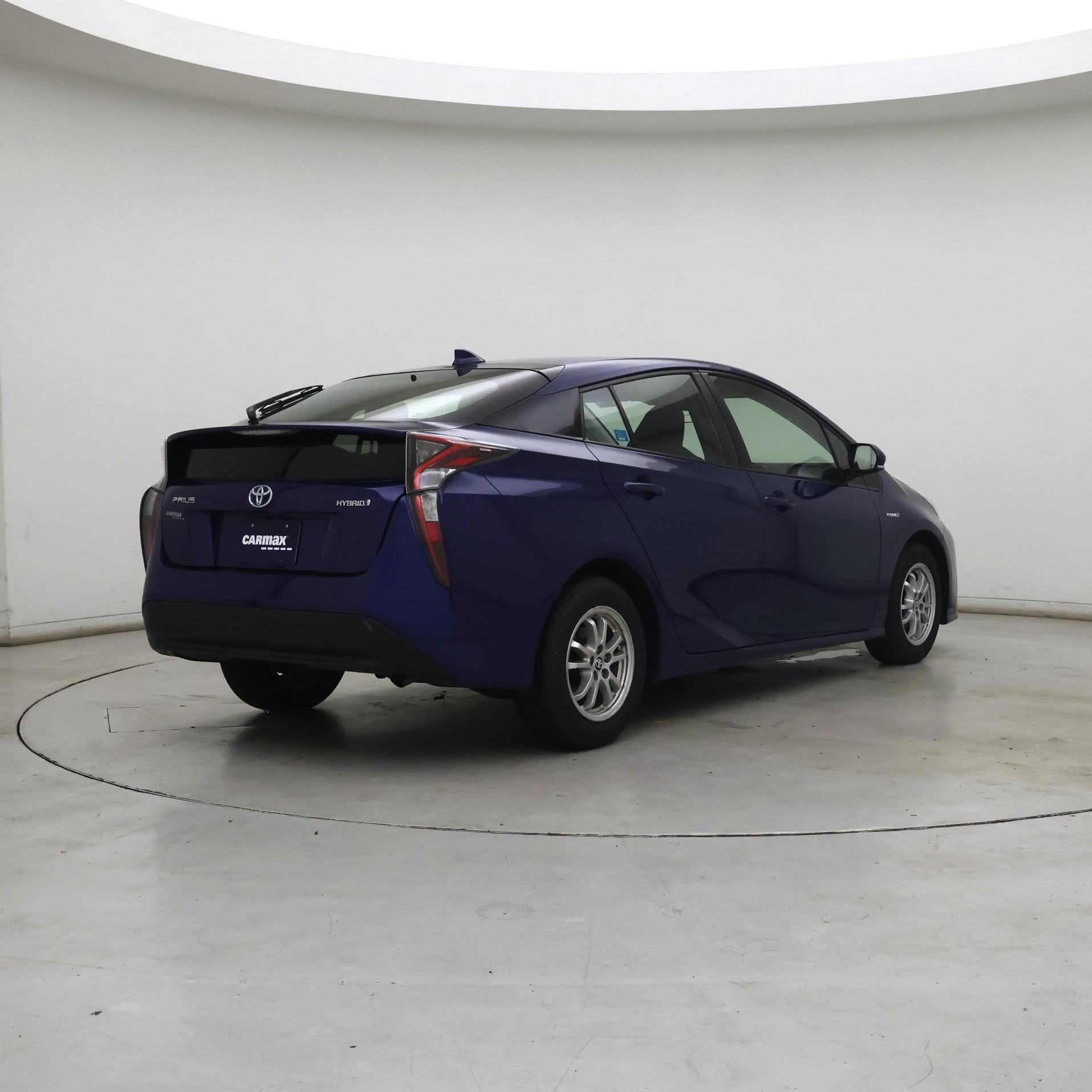 Thumbnail: 2016 Toyota Prius - 8