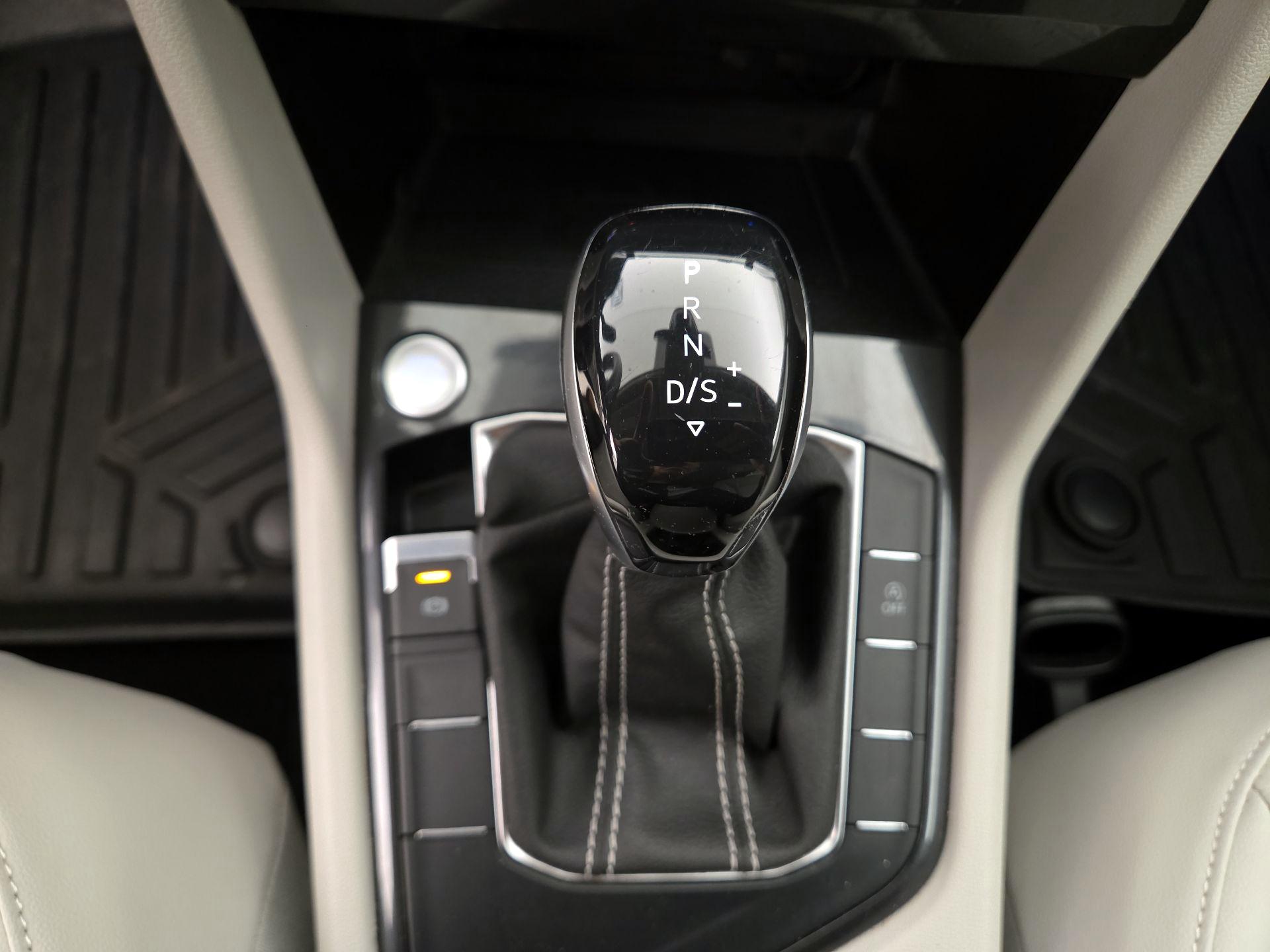 Thumbnail: 2022 Volkswagen Tiguan - 17
