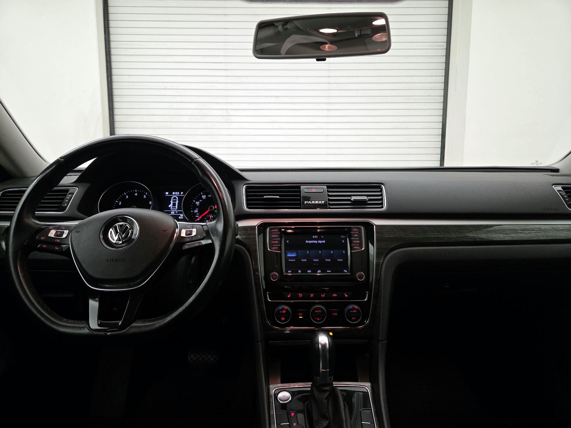 Thumbnail: 2018 Volkswagen Passat - 9