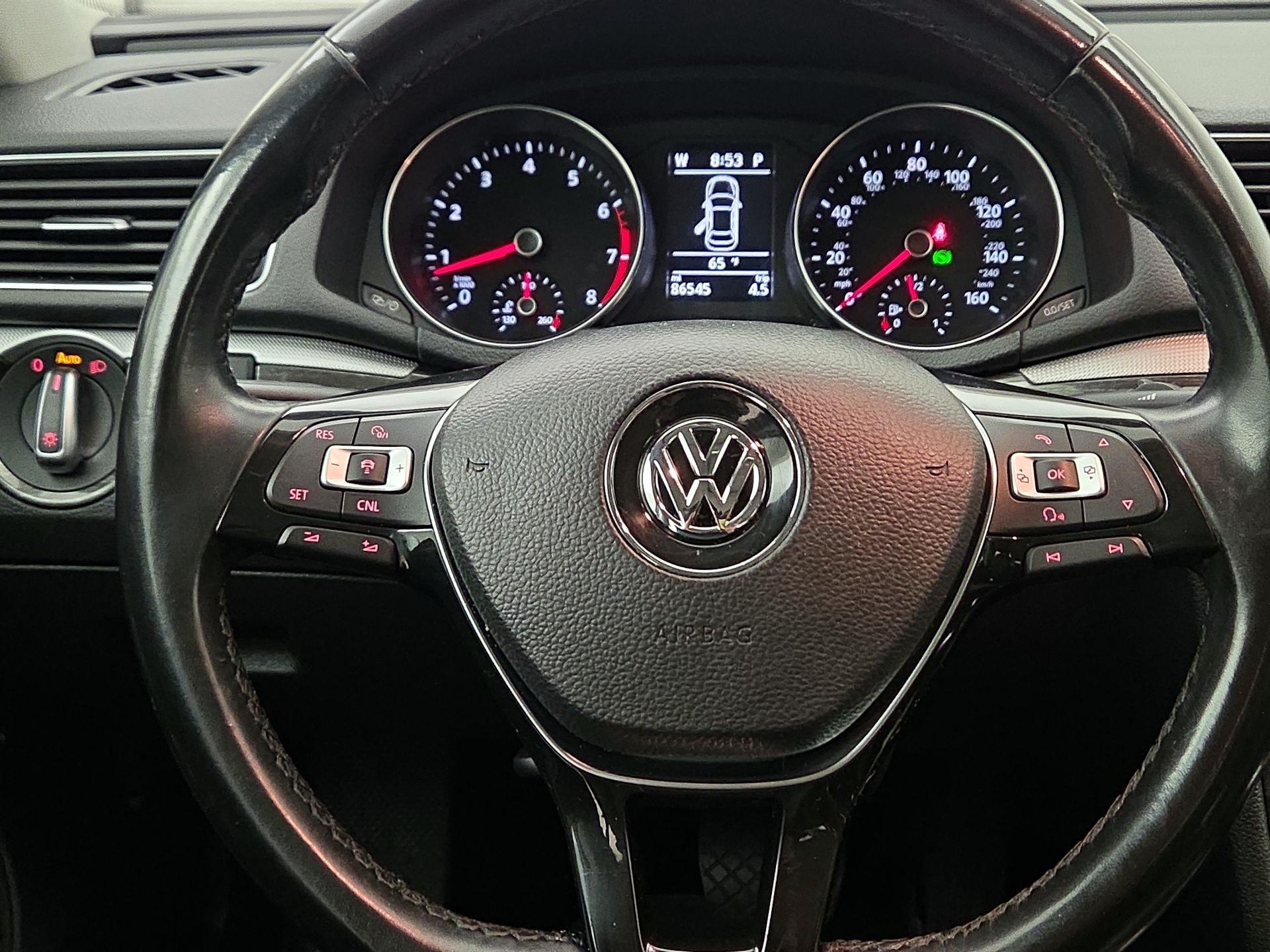 Thumbnail: 2018 Volkswagen Passat - 10