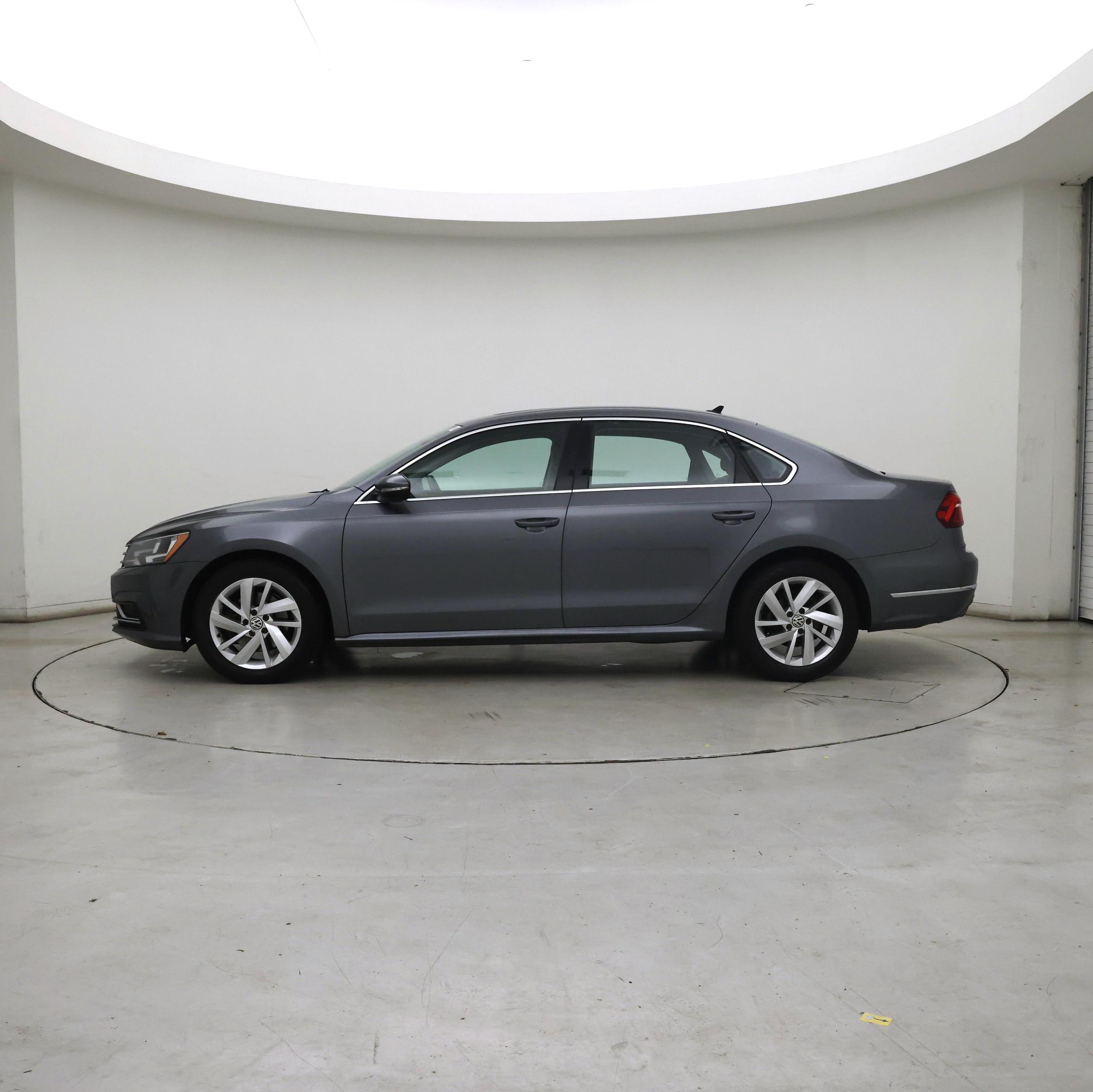 Thumbnail: 2018 Volkswagen Passat - 3