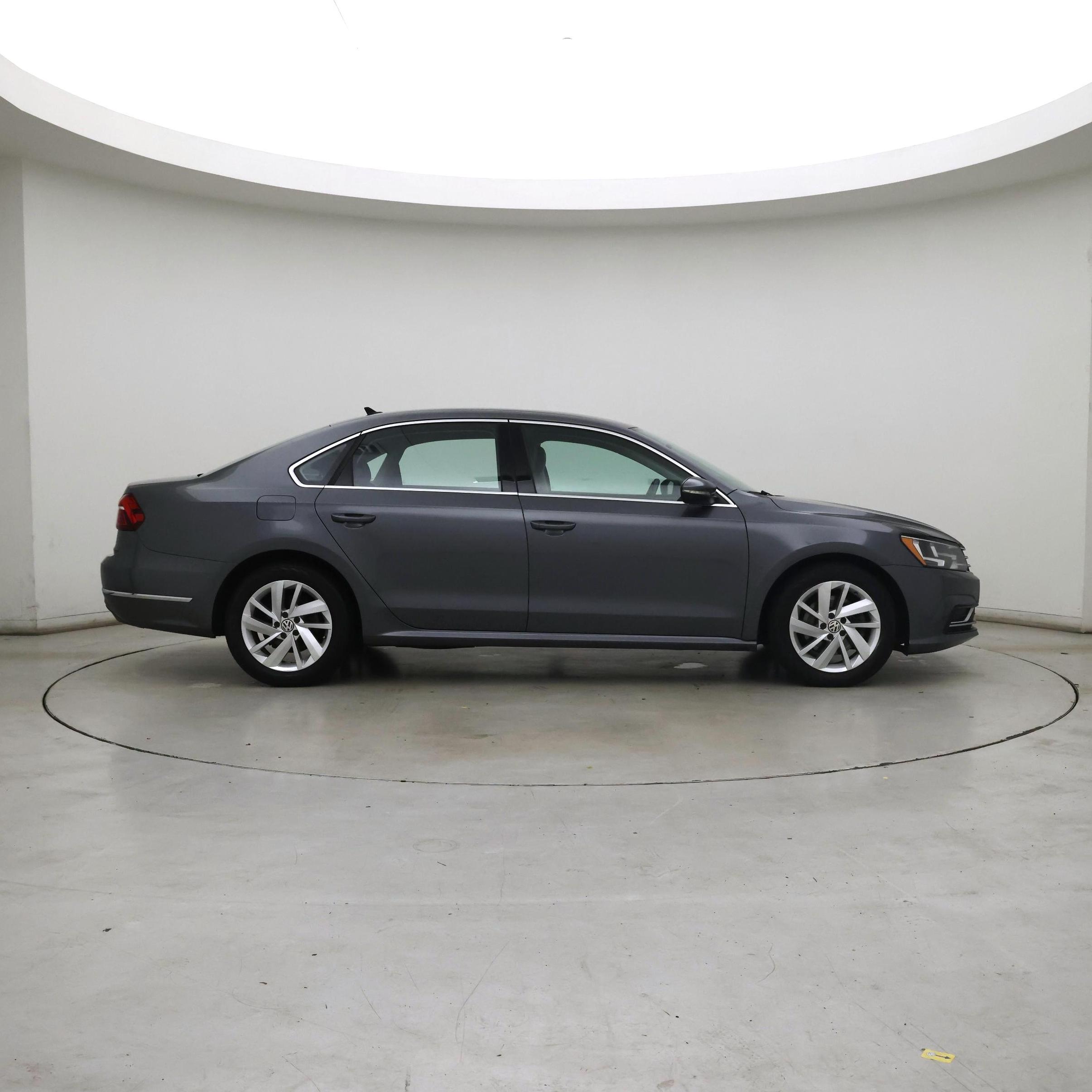 Thumbnail: 2018 Volkswagen Passat - 7