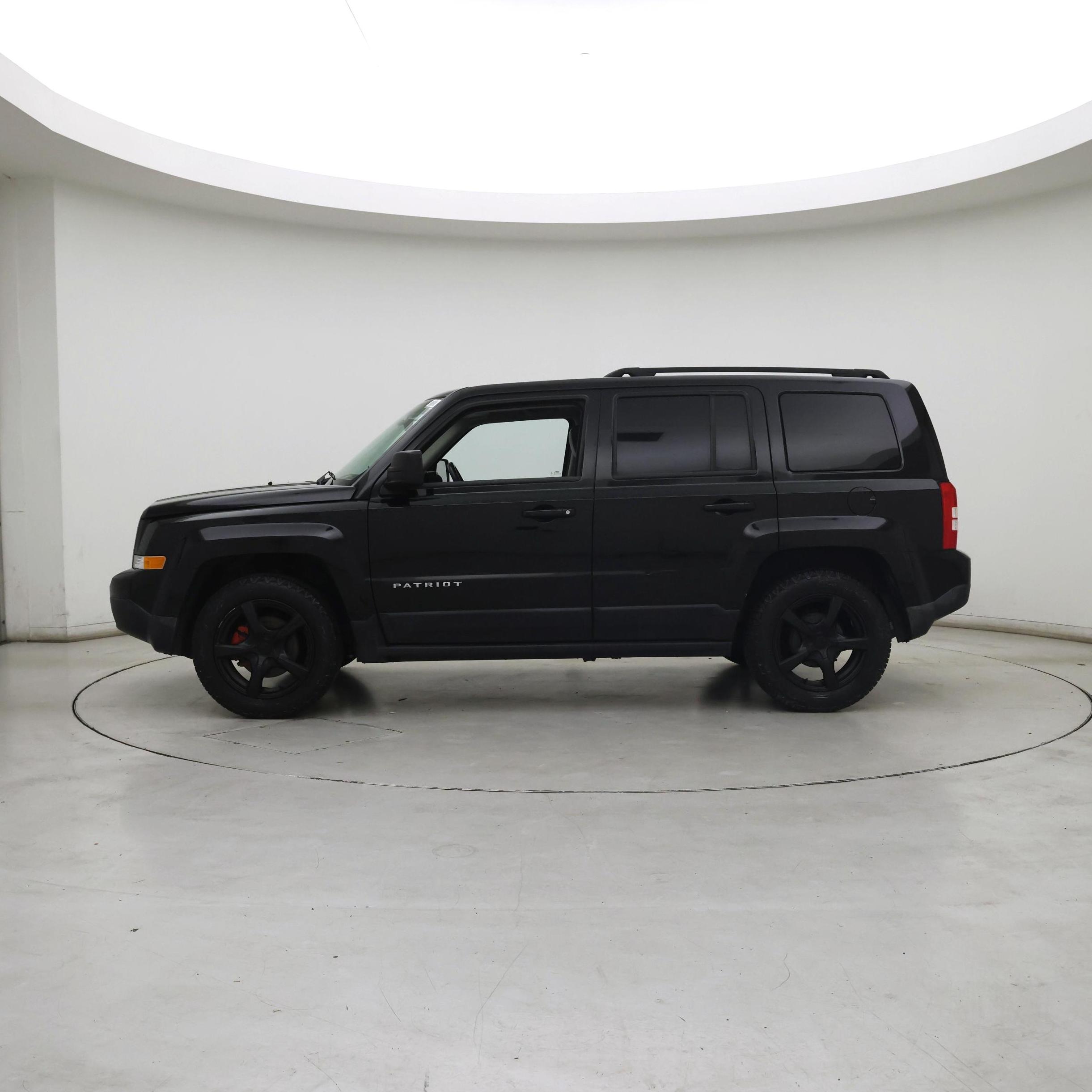 Thumbnail: 2016 Jeep Patriot - 3