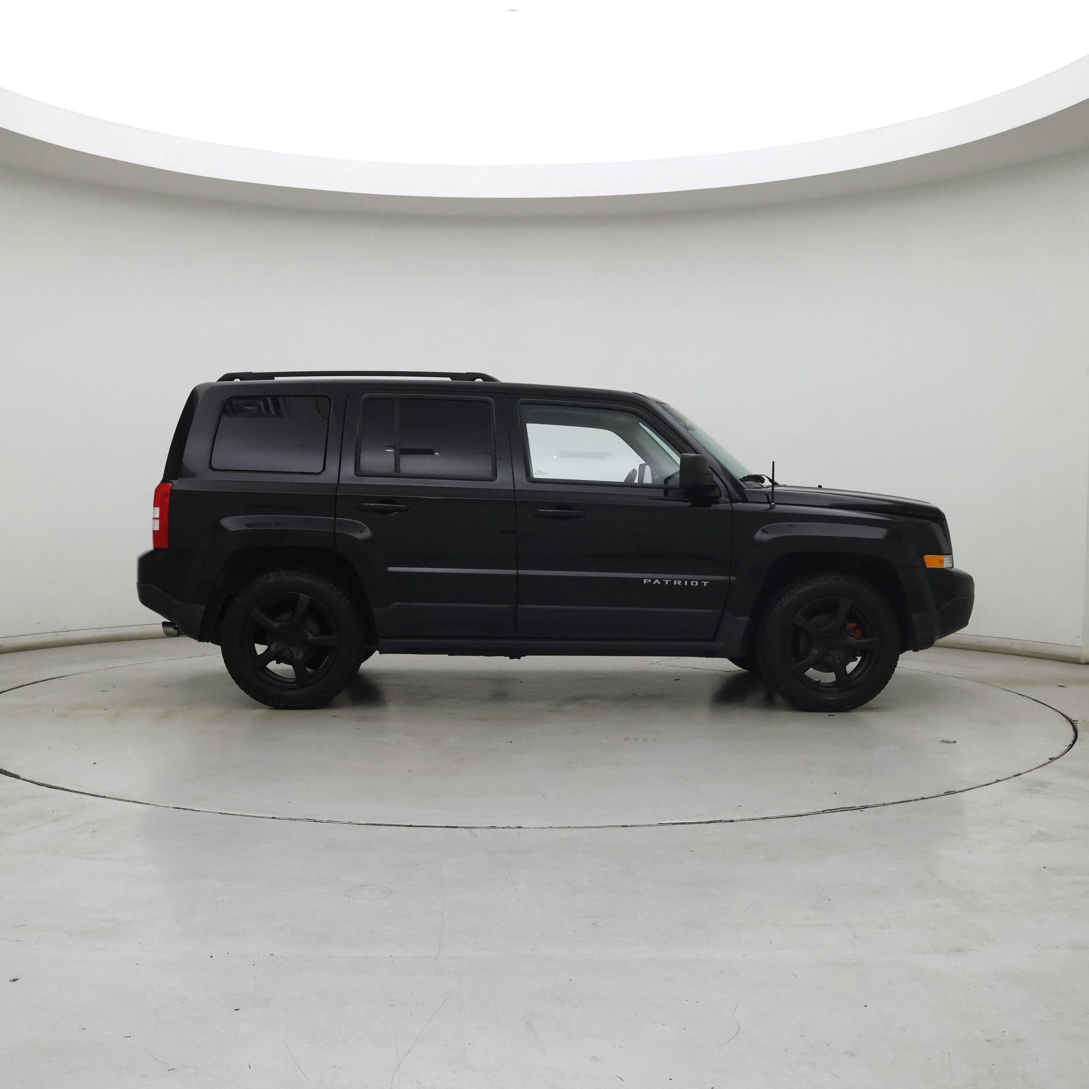 Thumbnail: 2016 Jeep Patriot - 7