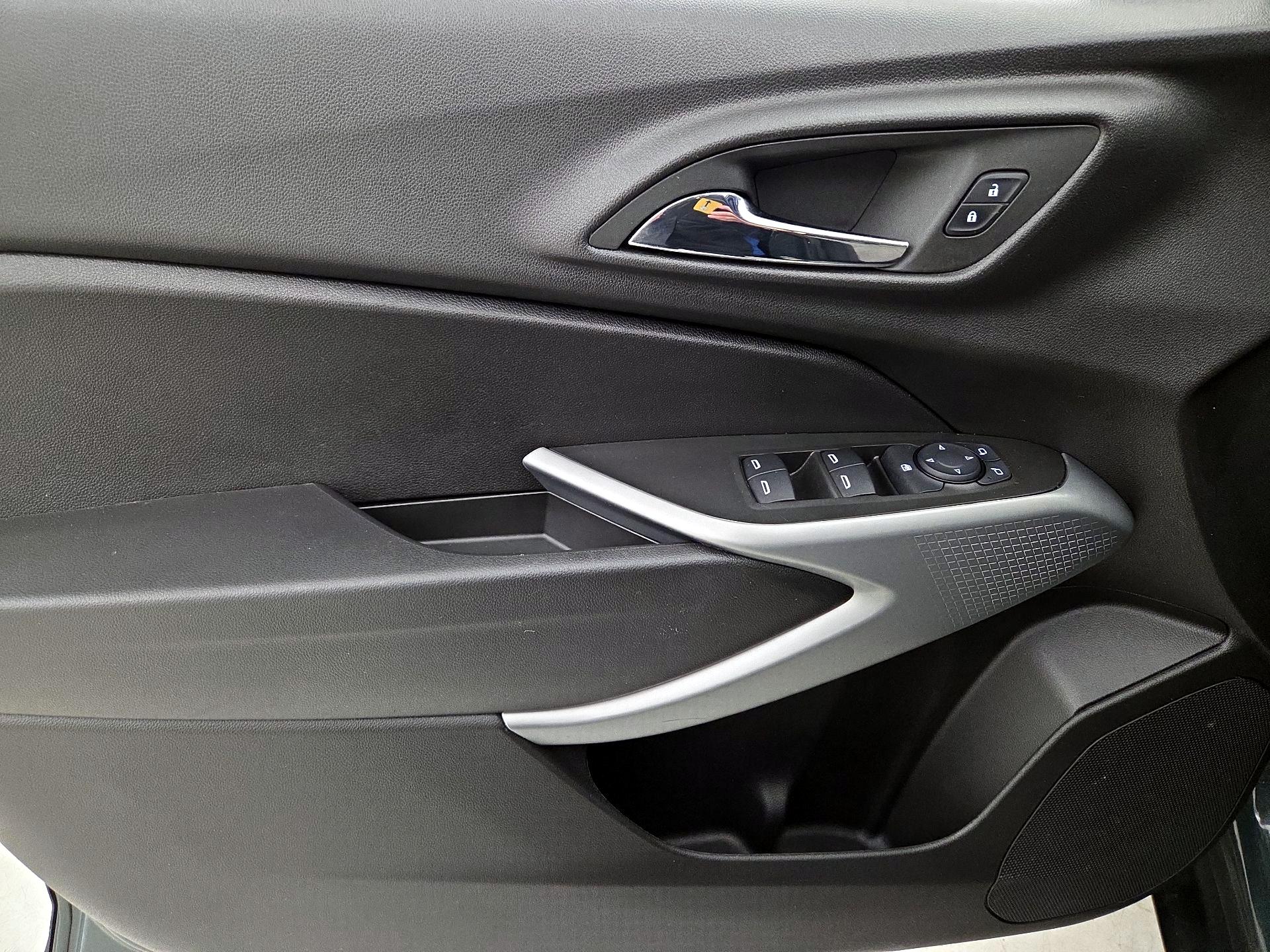 Thumbnail: 2025 Chevrolet Trax - 12