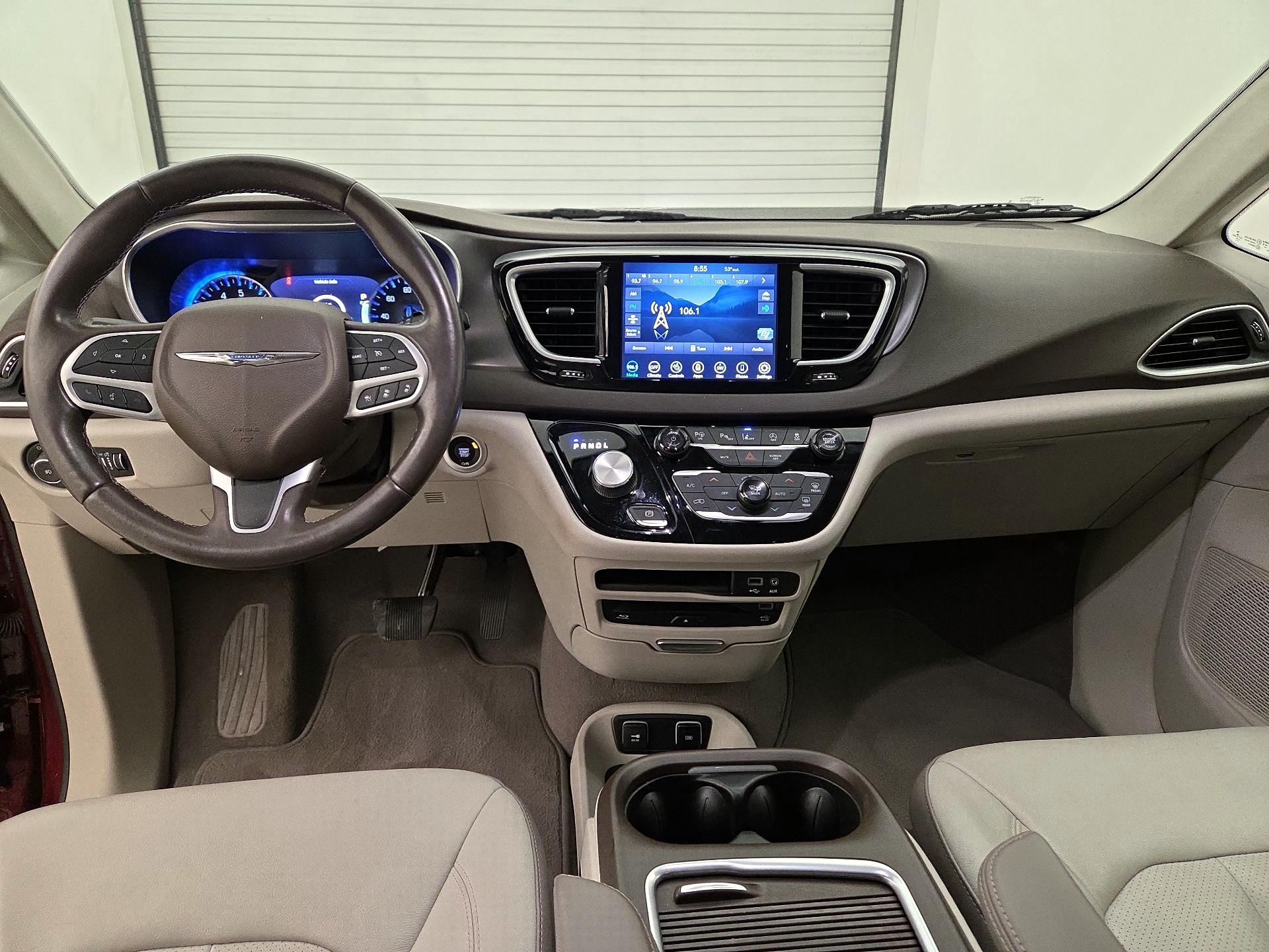 Thumbnail: 2018 Chrysler Pacifica - 9