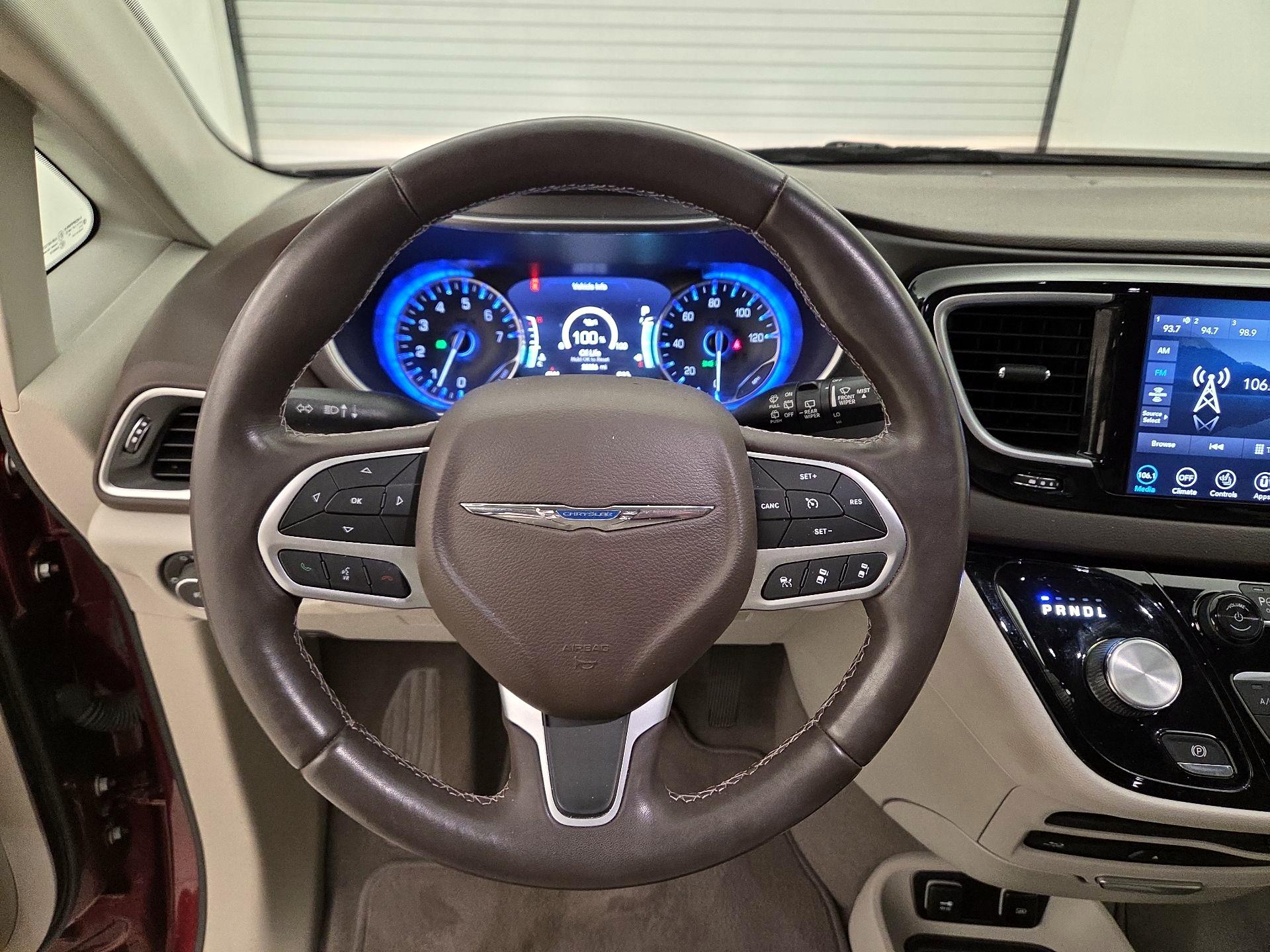 Thumbnail: 2018 Chrysler Pacifica - 10