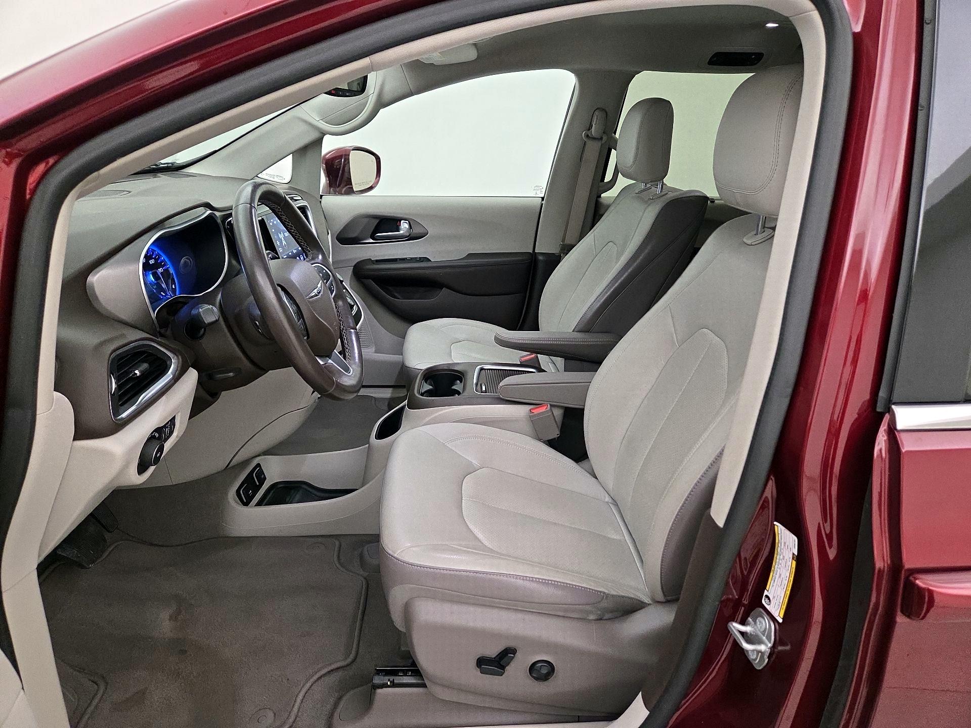 Thumbnail: 2018 Chrysler Pacifica - 11