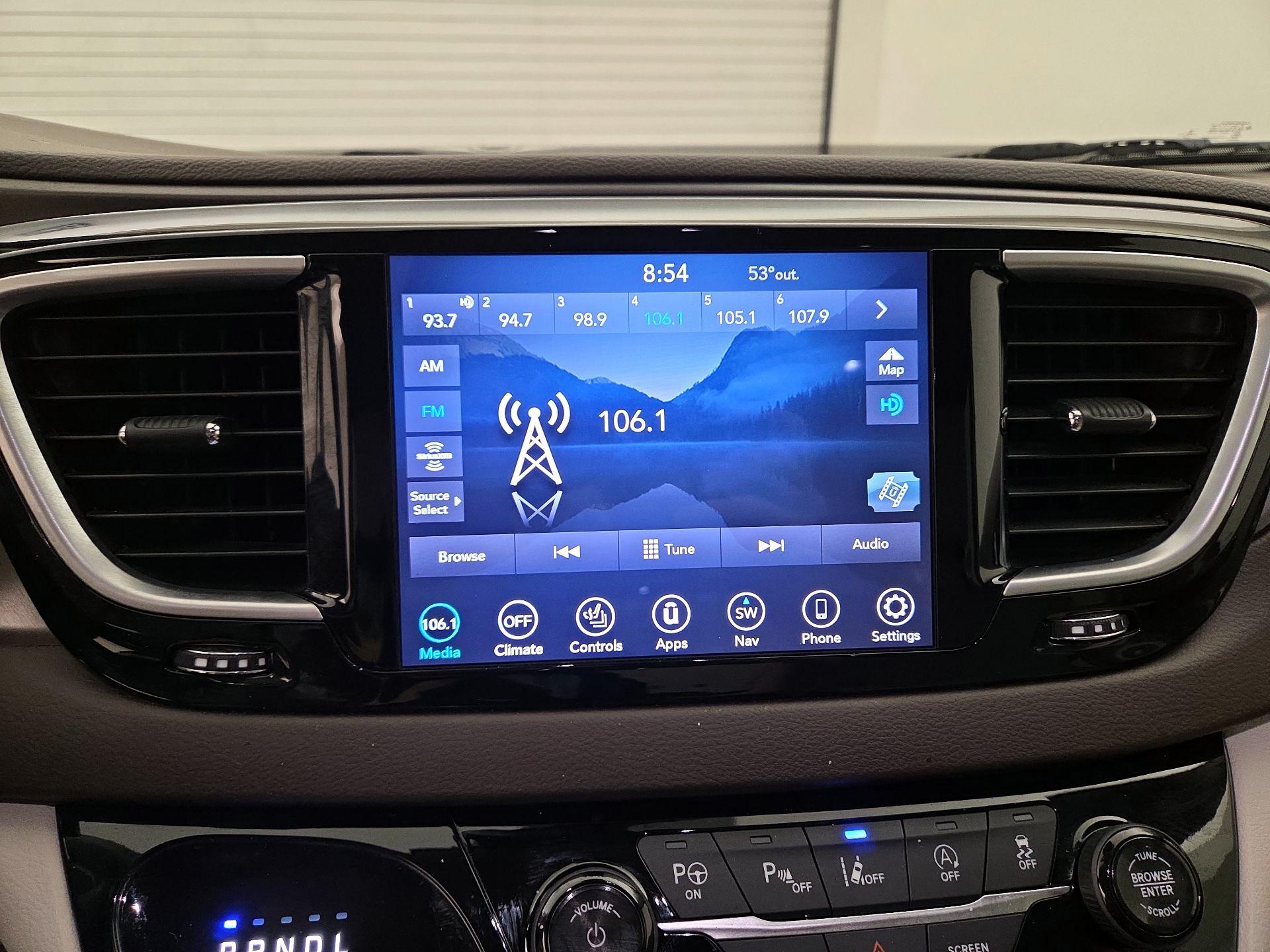 Thumbnail: 2018 Chrysler Pacifica - 13