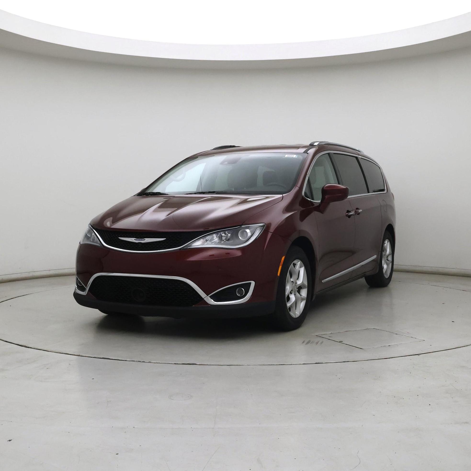 Thumbnail: 2018 Chrysler Pacifica - 4