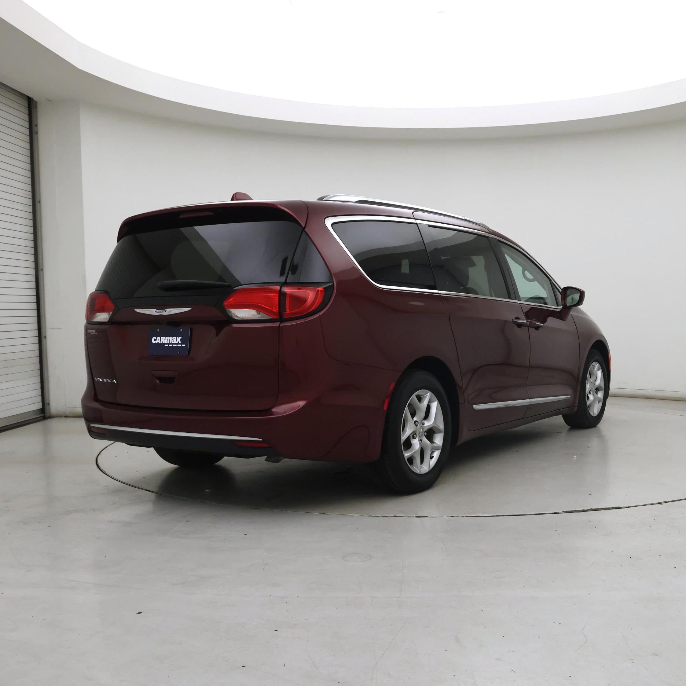 Thumbnail: 2018 Chrysler Pacifica - 8