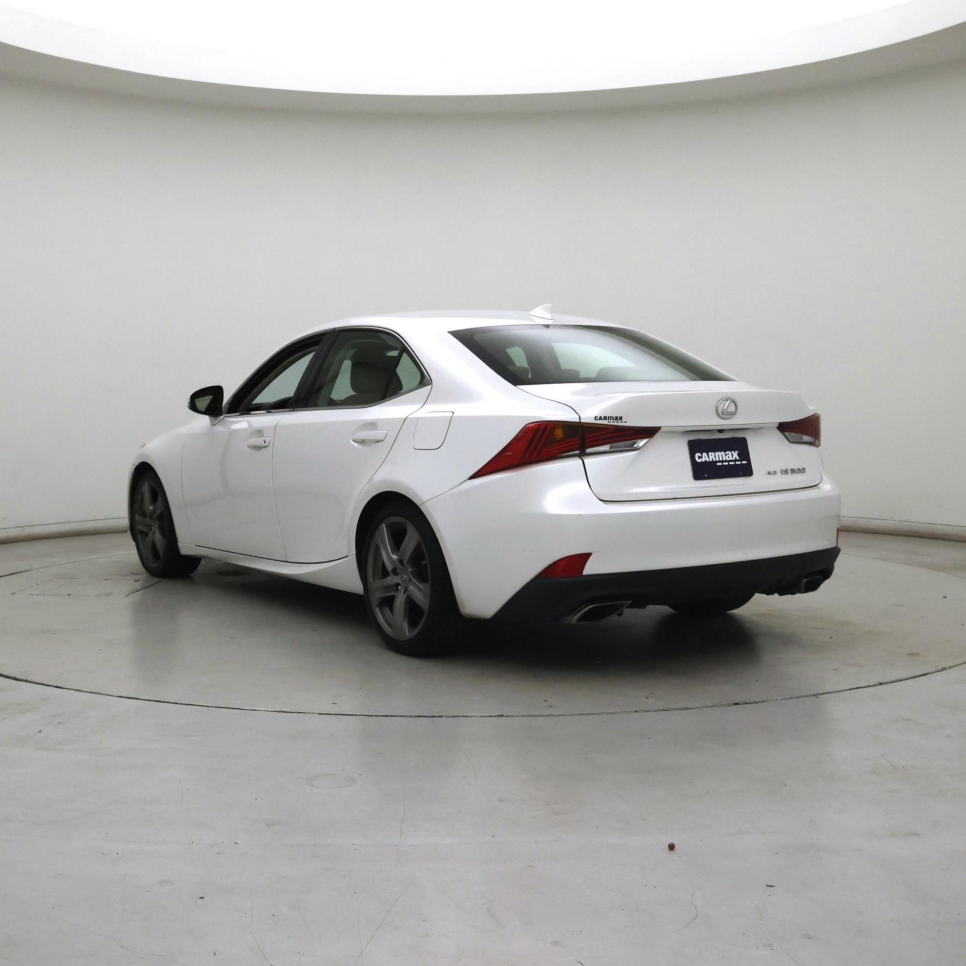 Thumbnail: 2017 Lexus IS - 2