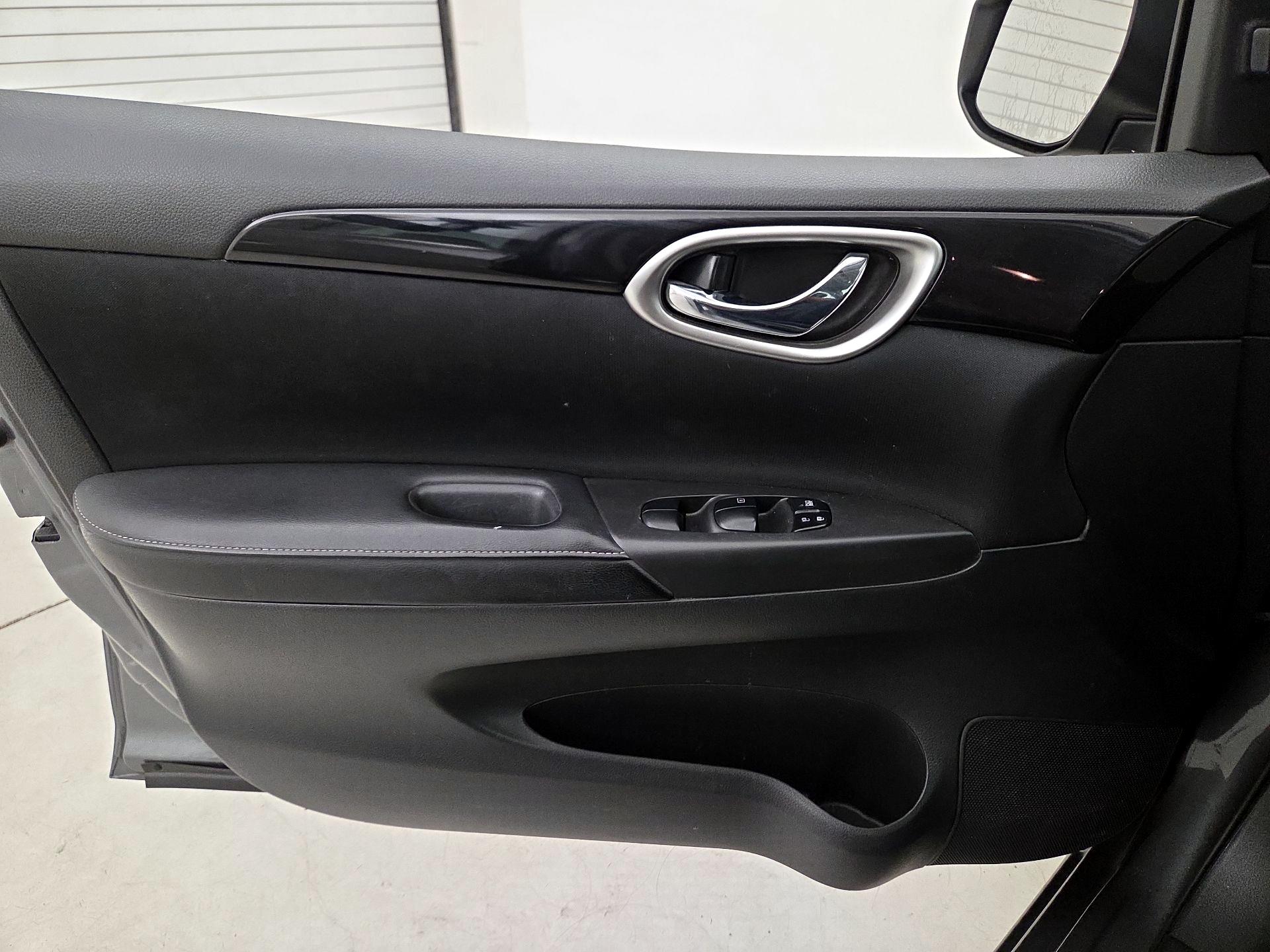 Thumbnail: 2019 Nissan Sentra - 12