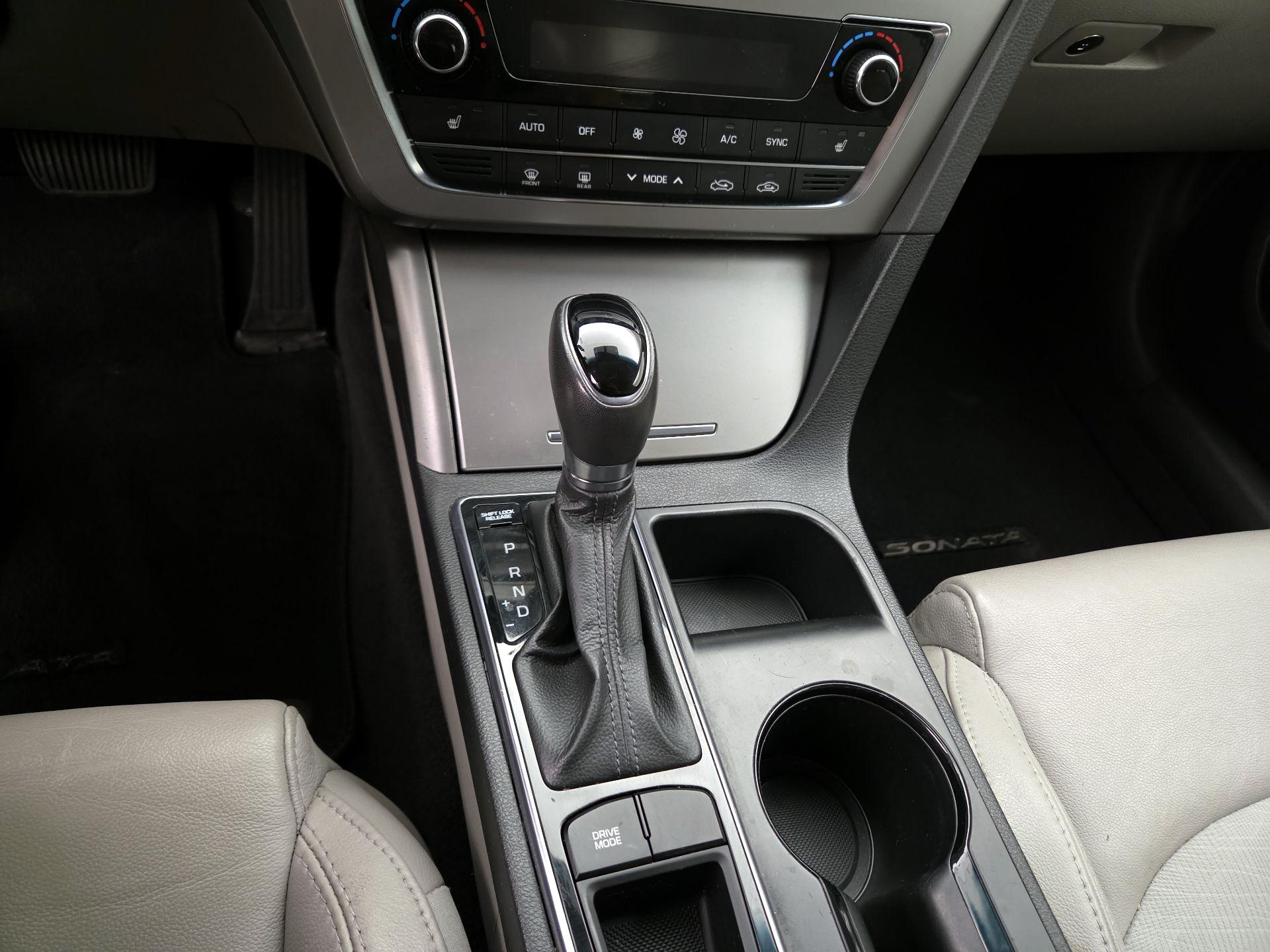 Thumbnail: 2016 Hyundai Sonata - 17