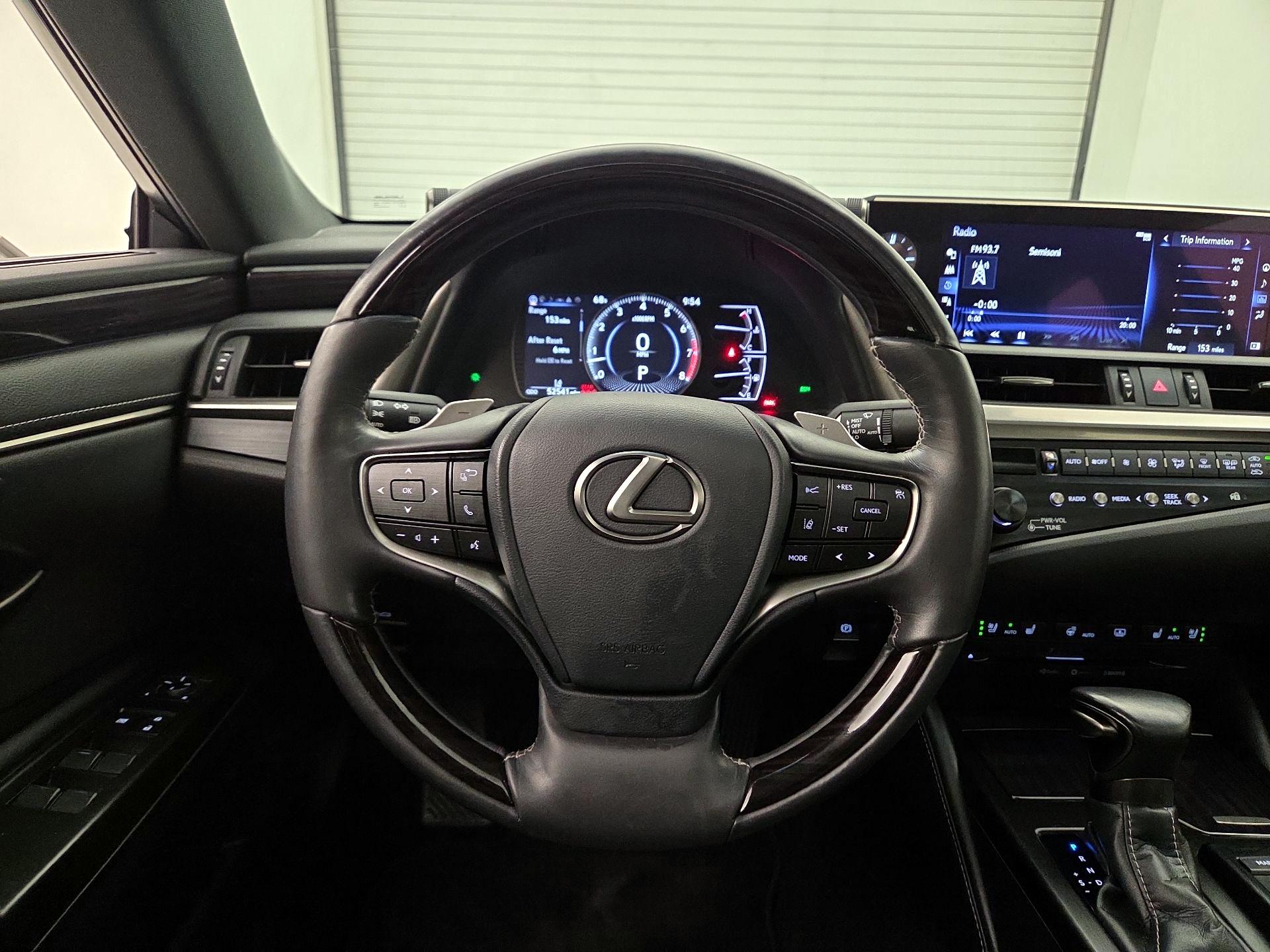 Thumbnail: 2019 Lexus ES - 10