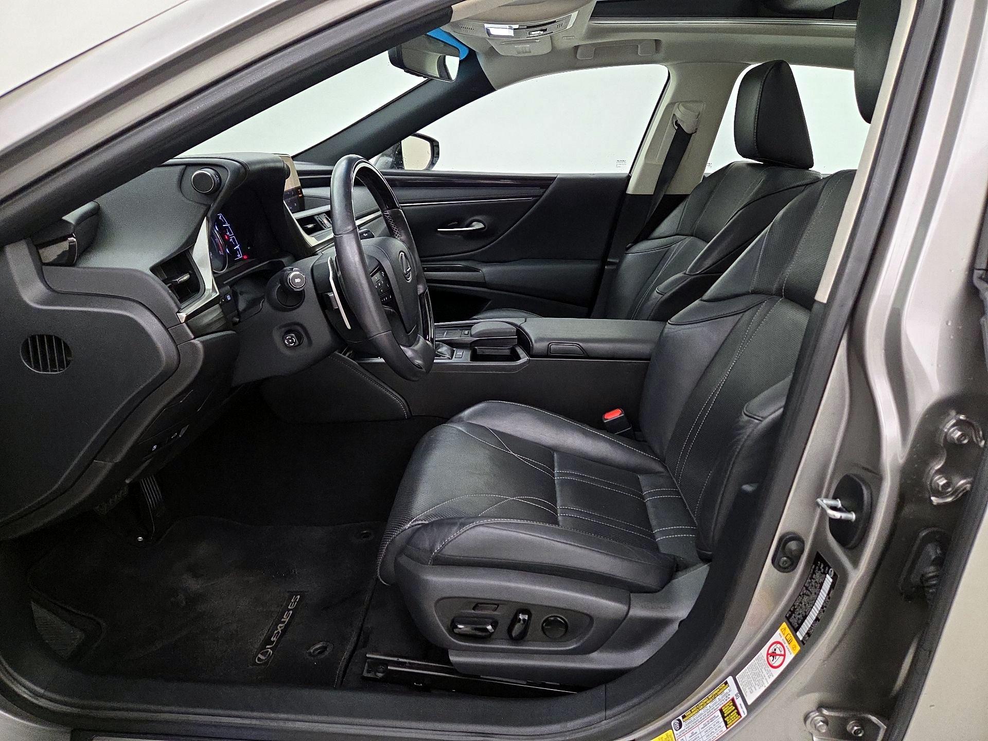 Thumbnail: 2019 Lexus ES - 11