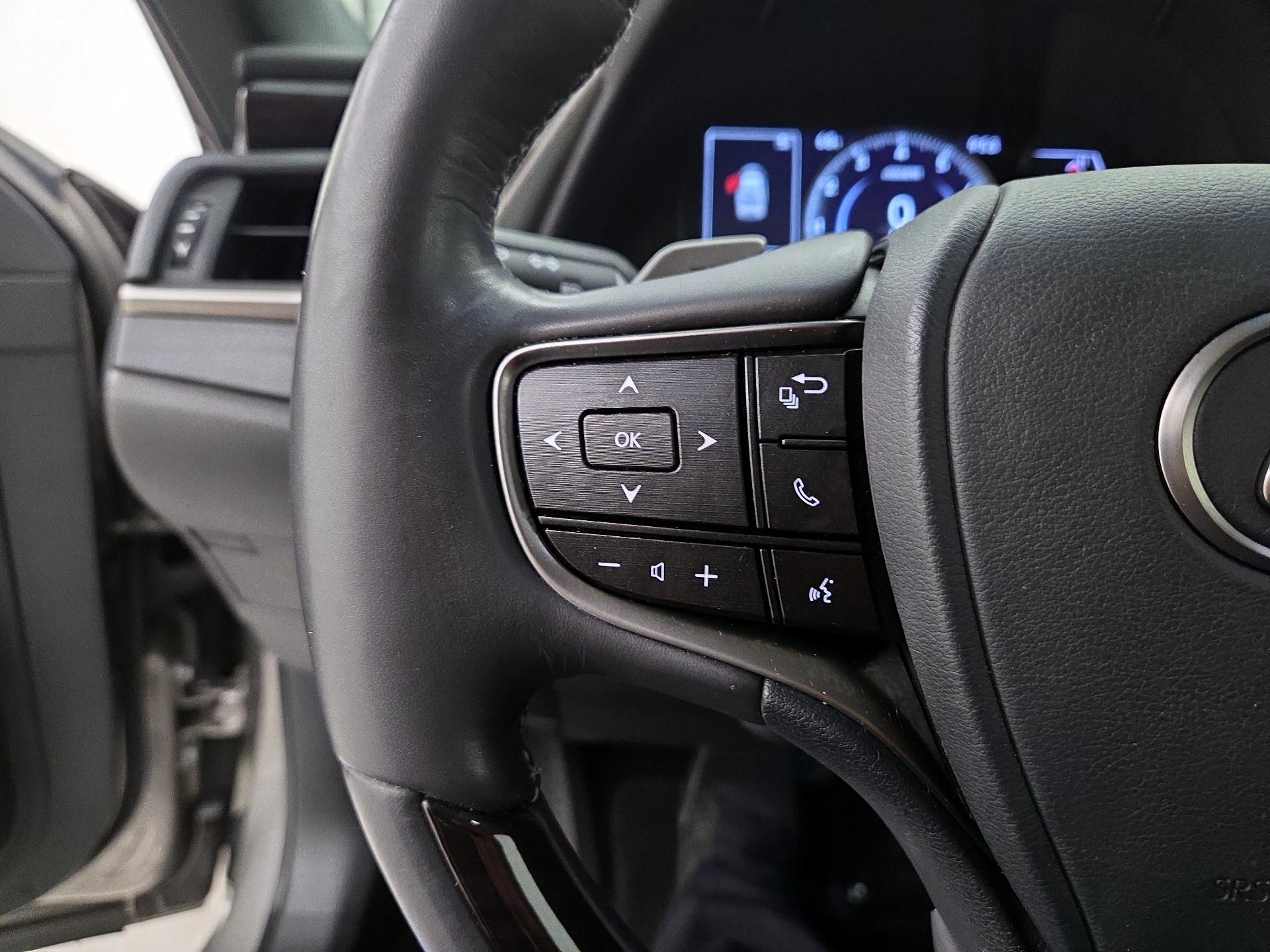 Thumbnail: 2019 Lexus ES - 13