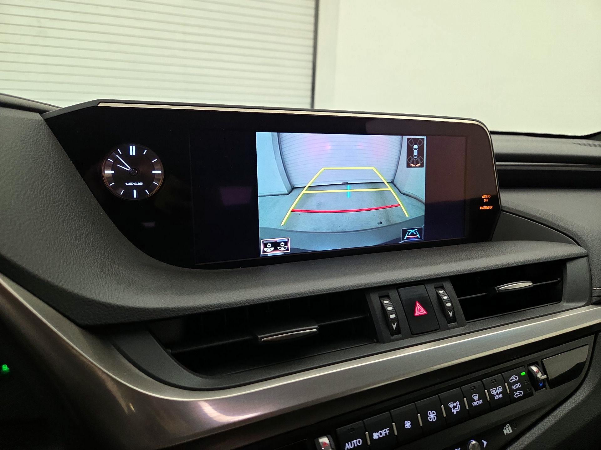 Thumbnail: 2019 Lexus ES - 14