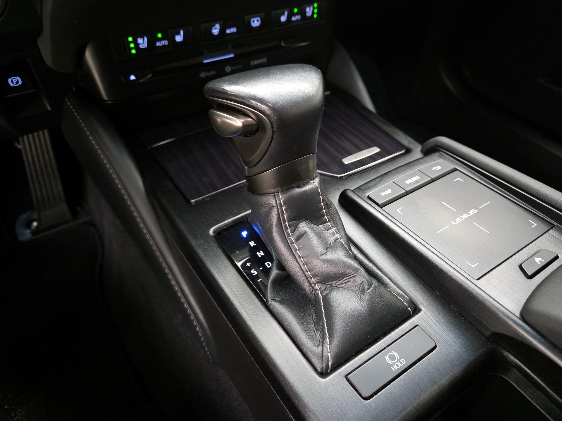 Thumbnail: 2019 Lexus ES - 17