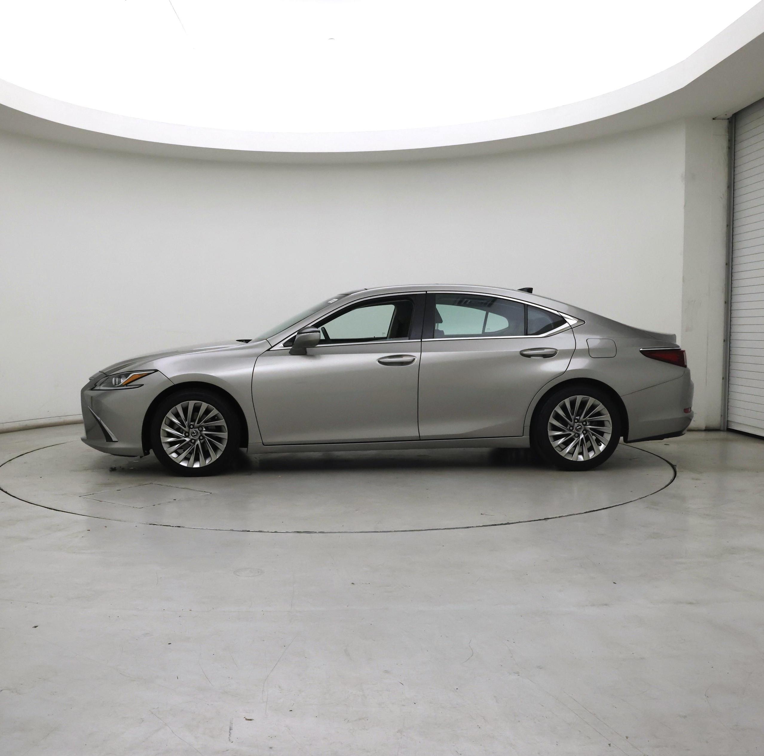 Thumbnail: 2019 Lexus ES - 3