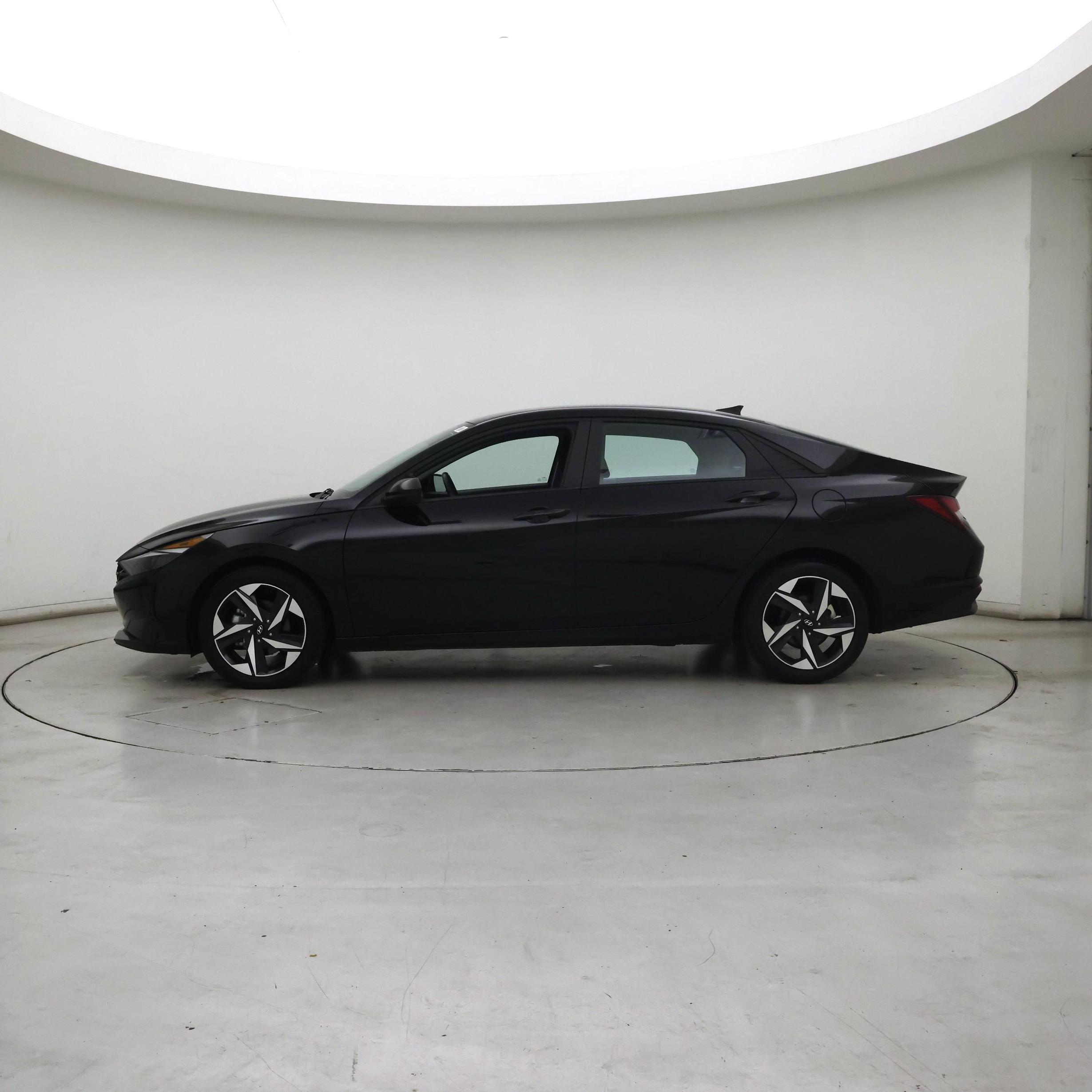 Thumbnail: 2023 Hyundai Elantra - 3