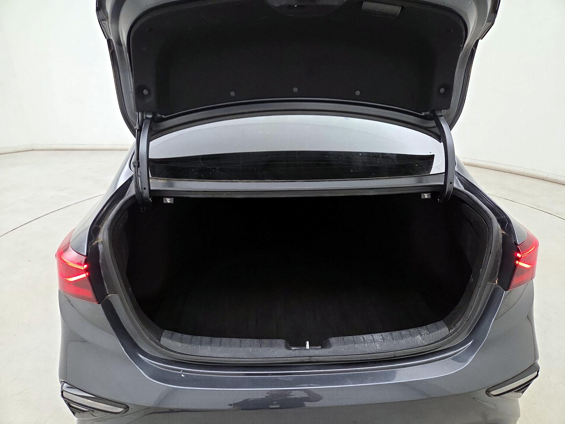 Thumbnail: 2020 Kia Forte - 19