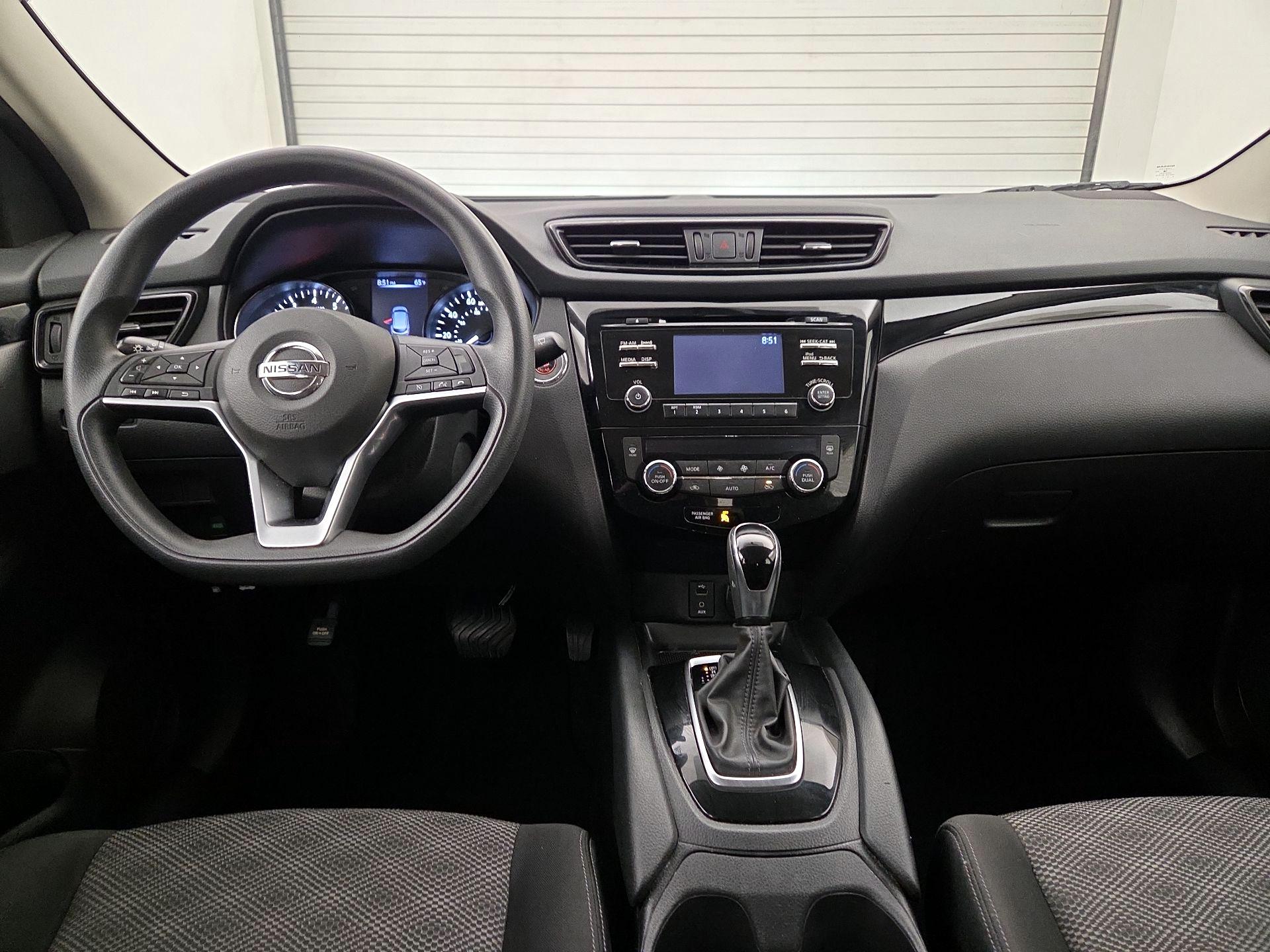 Thumbnail: 2017 Nissan Rogue Sport - 9