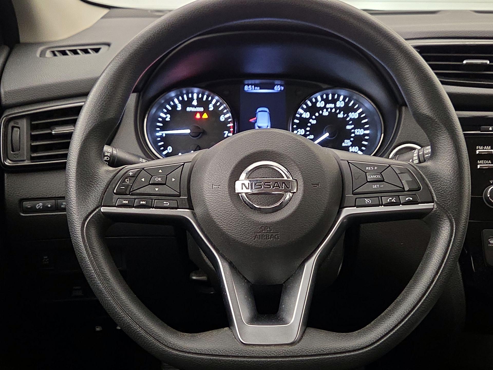 Thumbnail: 2017 Nissan Rogue Sport - 10