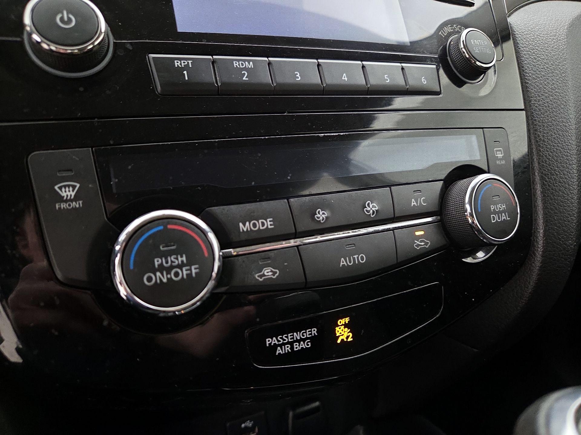 Thumbnail: 2017 Nissan Rogue Sport - 14