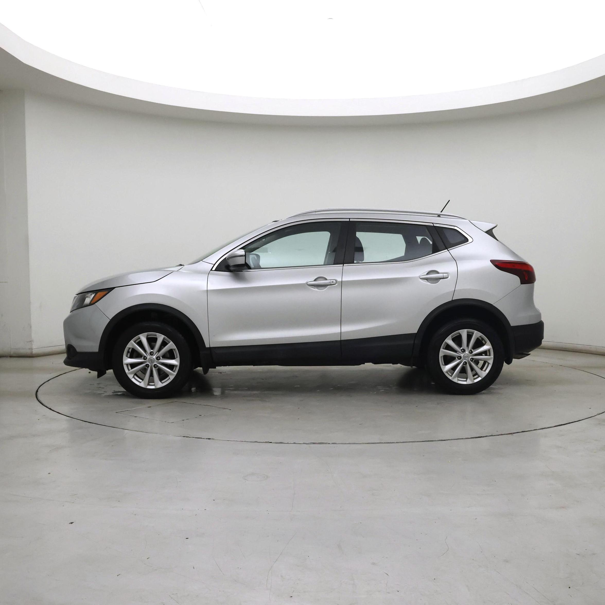 Thumbnail: 2017 Nissan Rogue Sport - 3