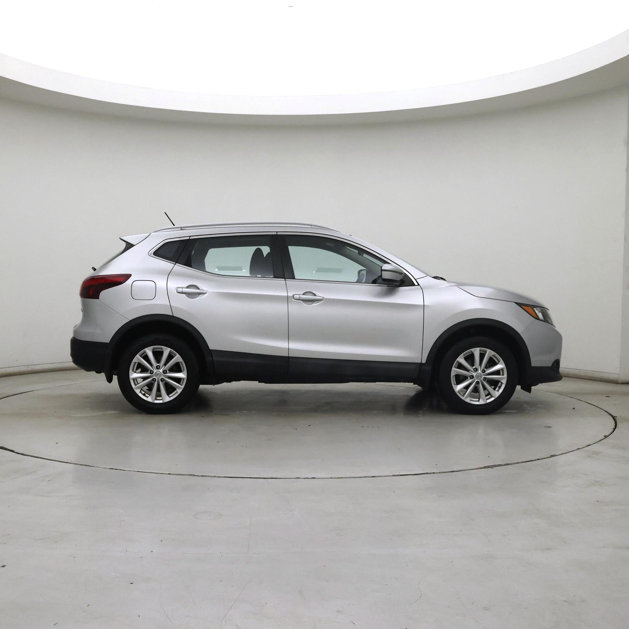 Thumbnail: 2017 Nissan Rogue Sport - 7