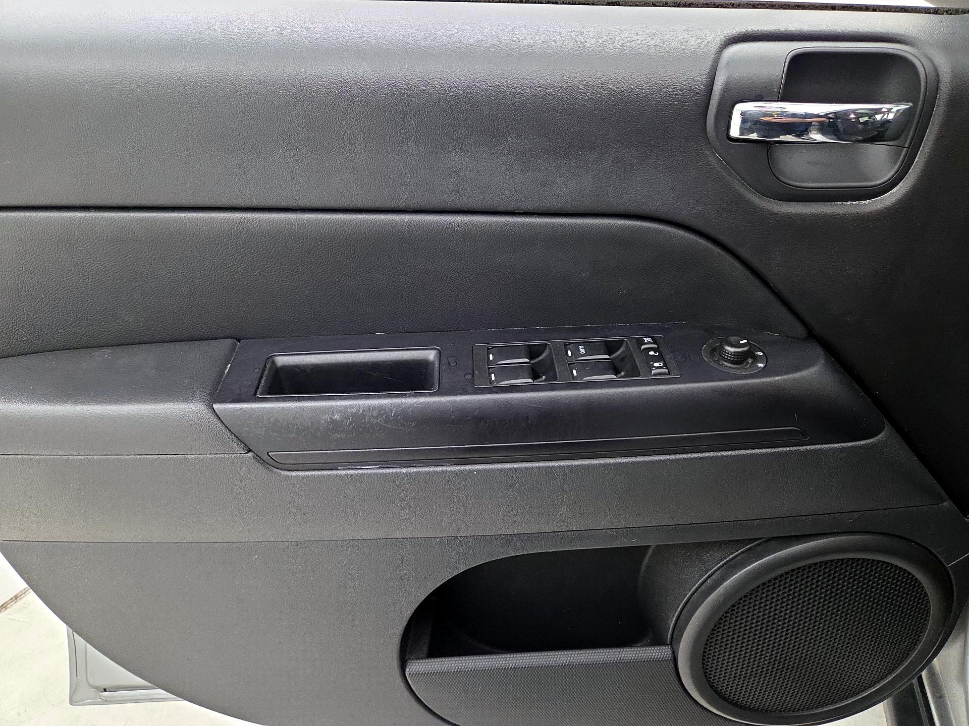 Thumbnail: 2016 Jeep Compass - 12